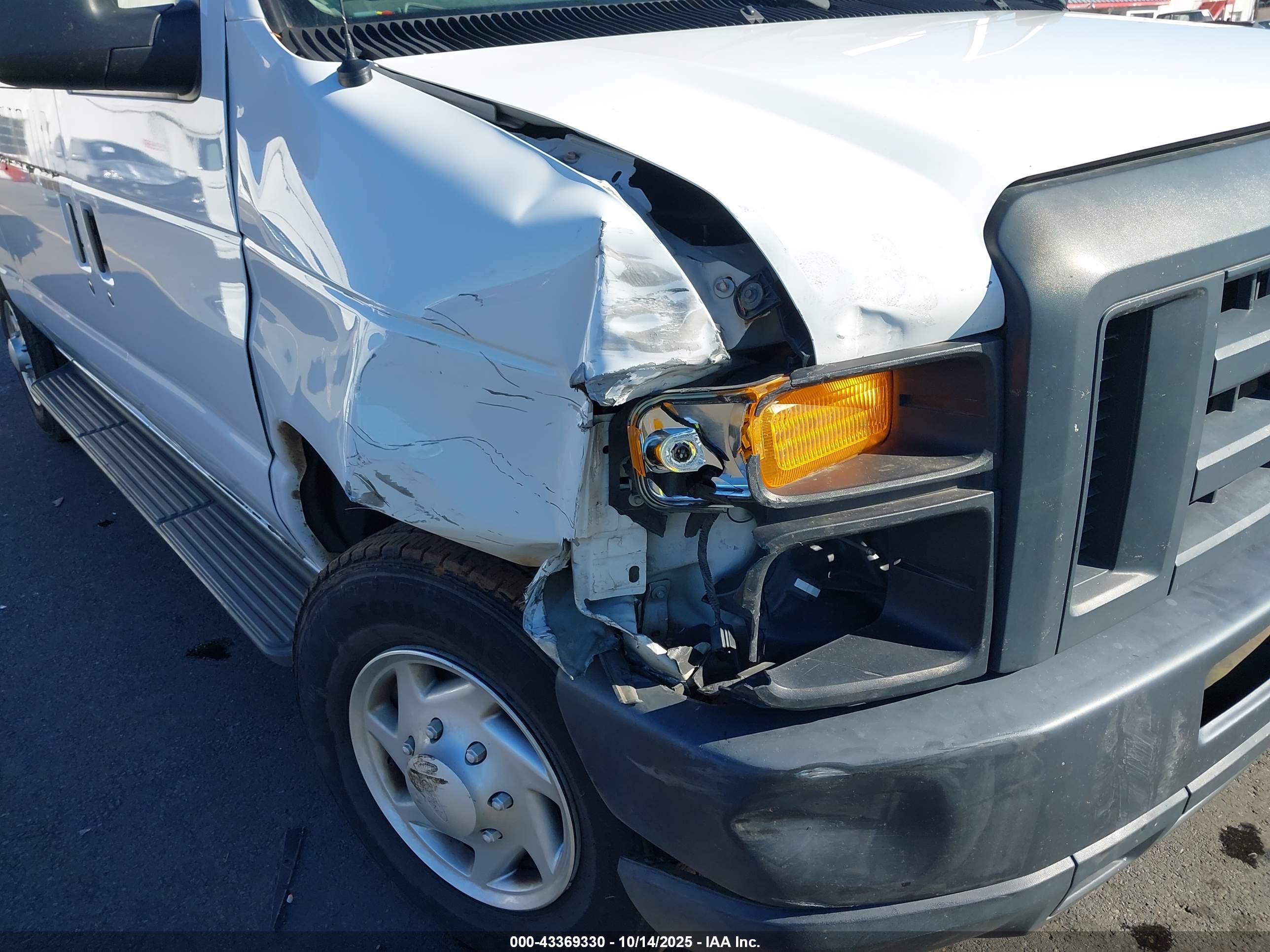 FORD E-250 image 6