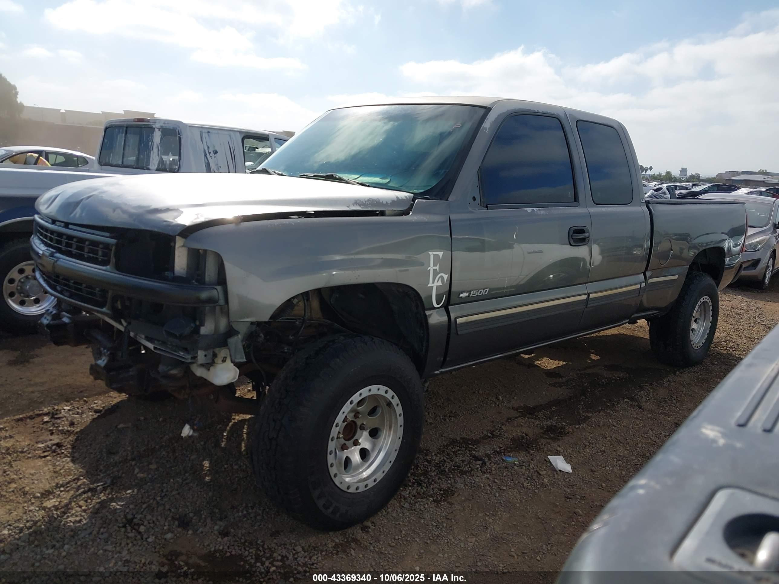 CHEVROLET SILVERADO image 2
