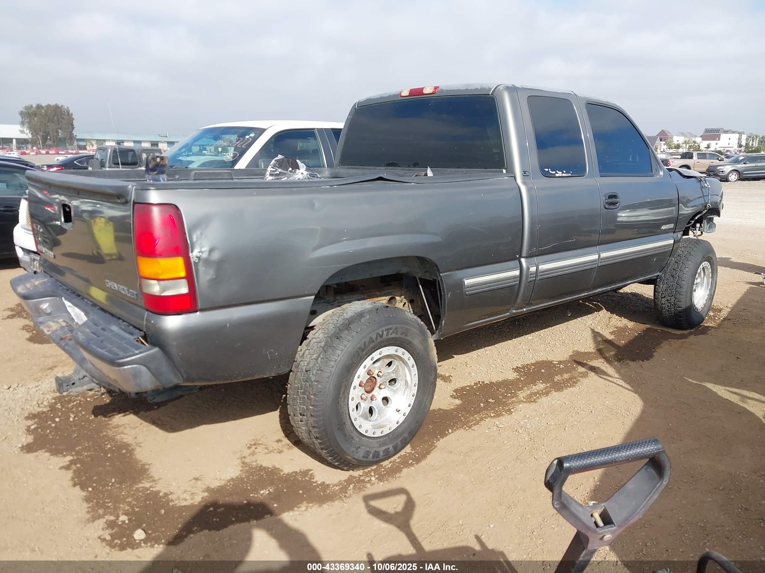 CHEVROLET SILVERADO image 4