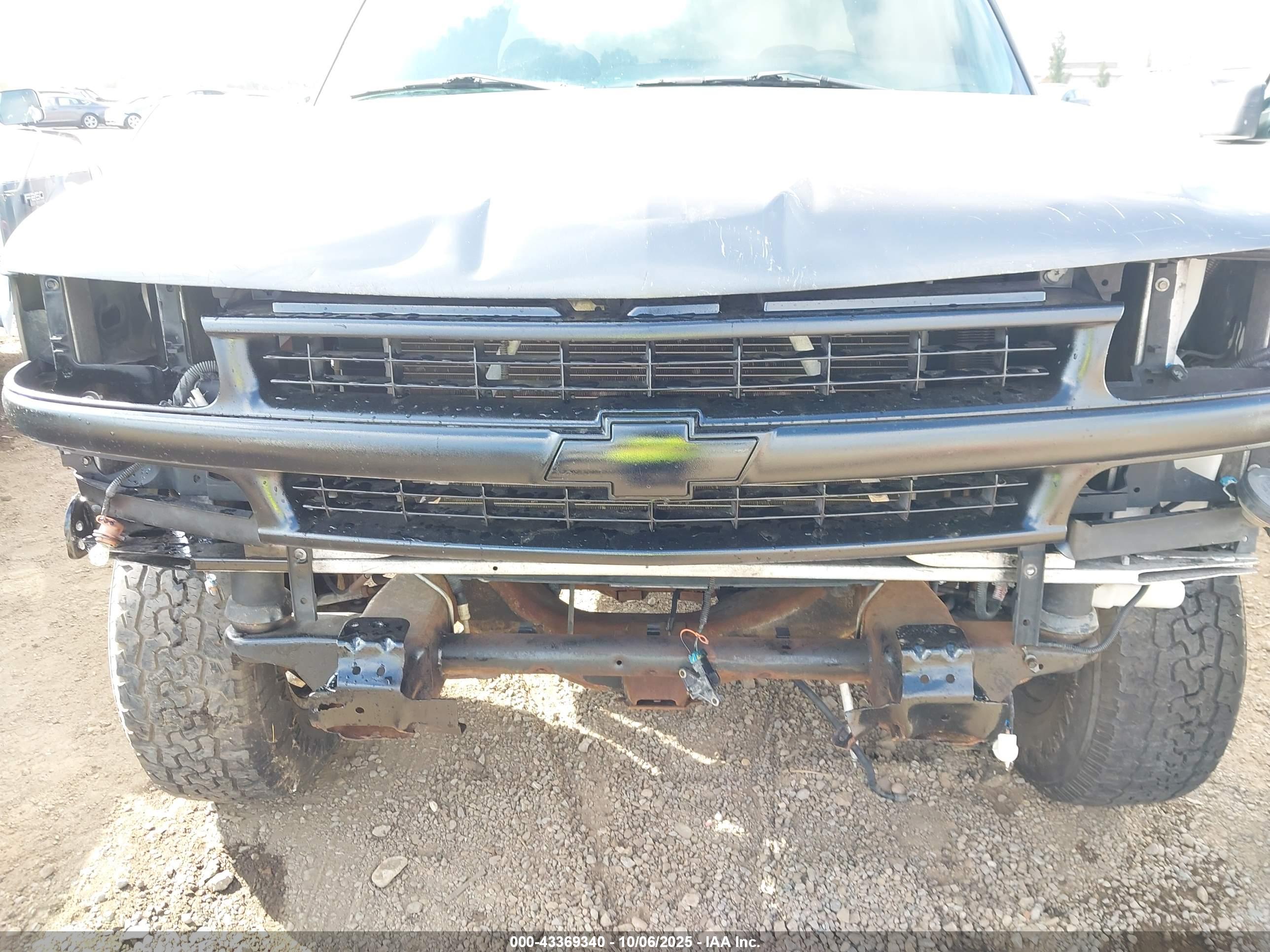 CHEVROLET SILVERADO image 6