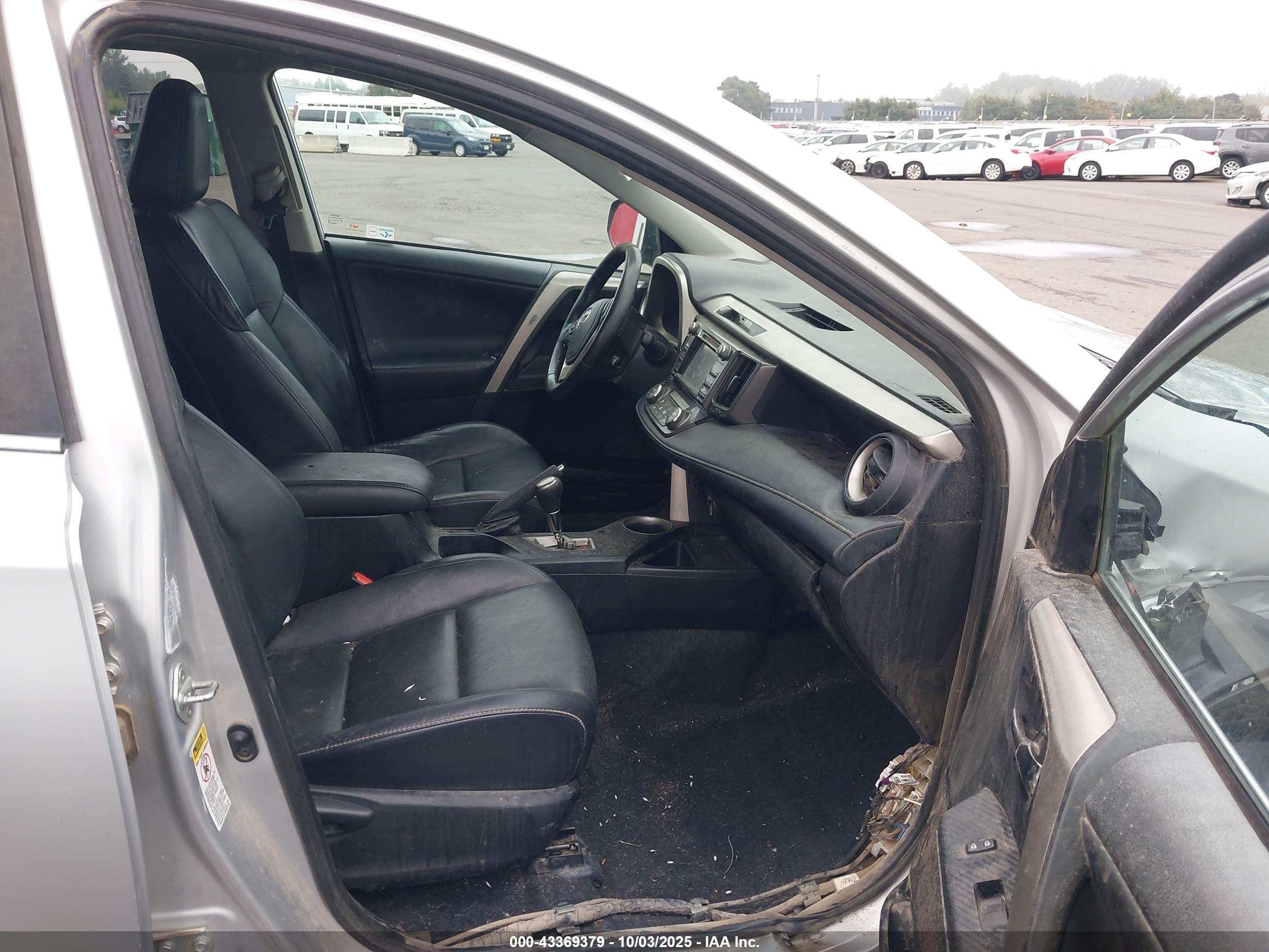 TOYOTA RAV4 image 5