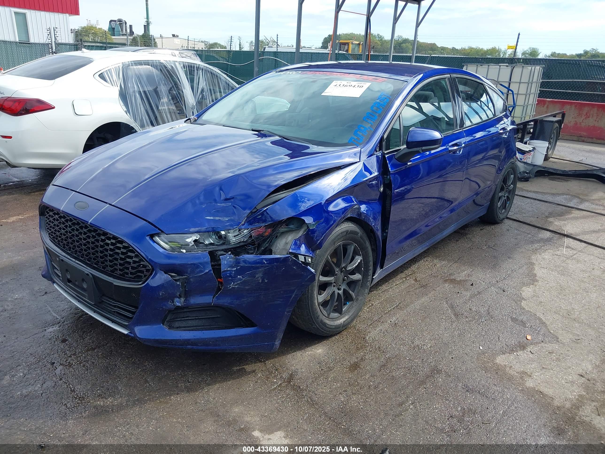 FORD FUSION image 2