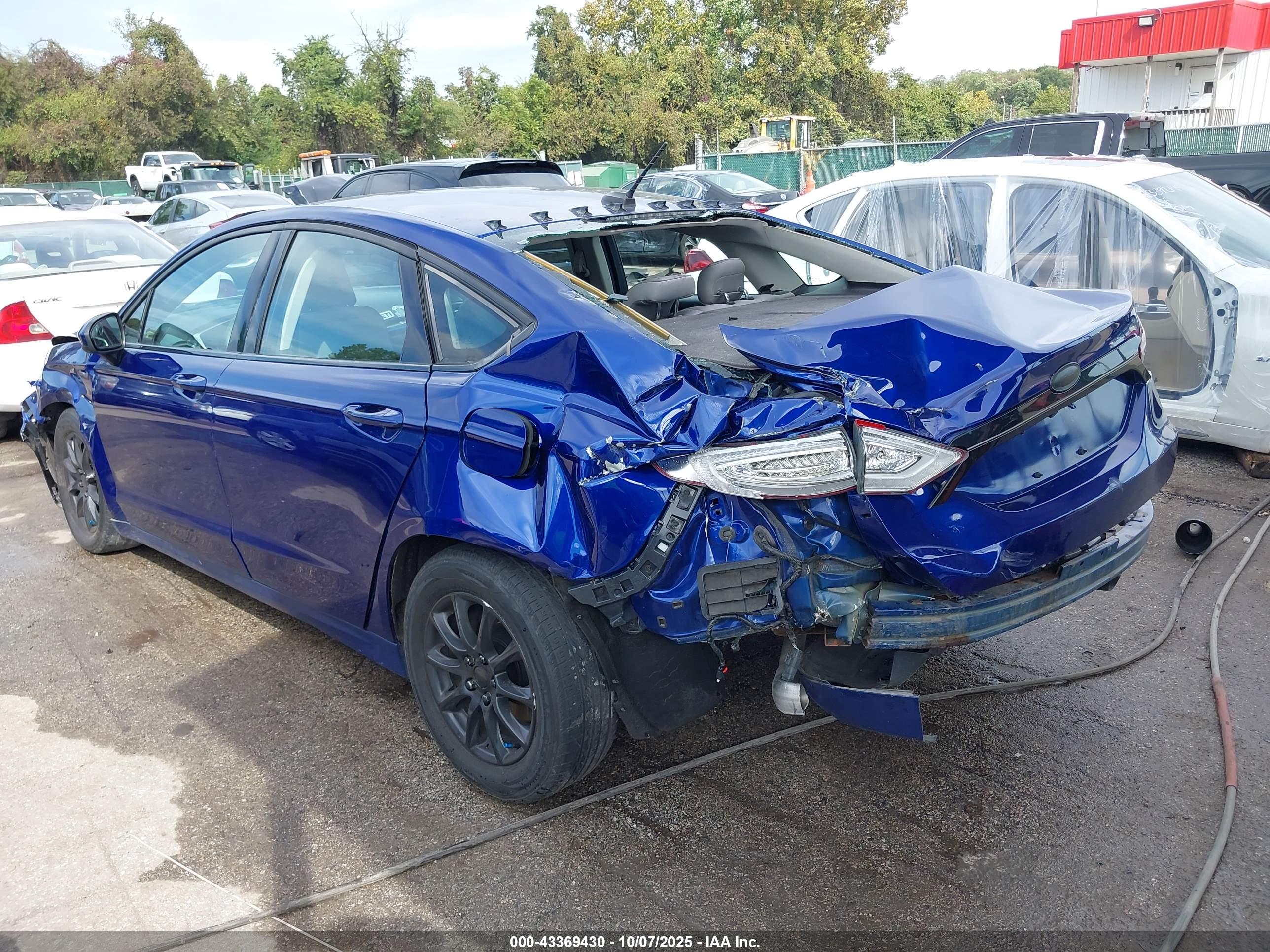 FORD FUSION image 3