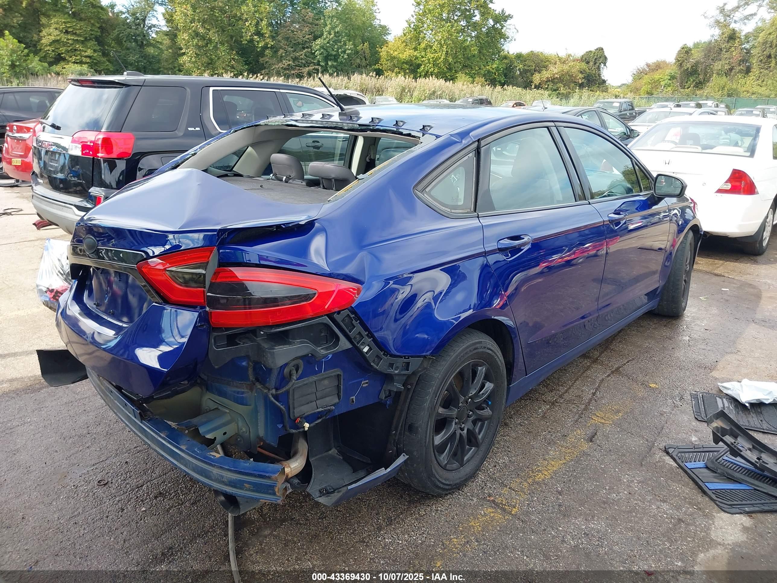 FORD FUSION image 4