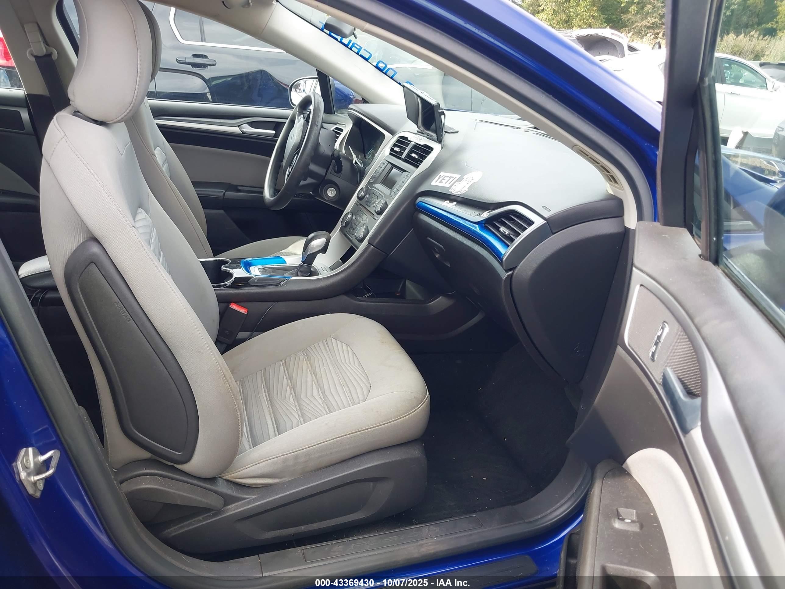 FORD FUSION image 5