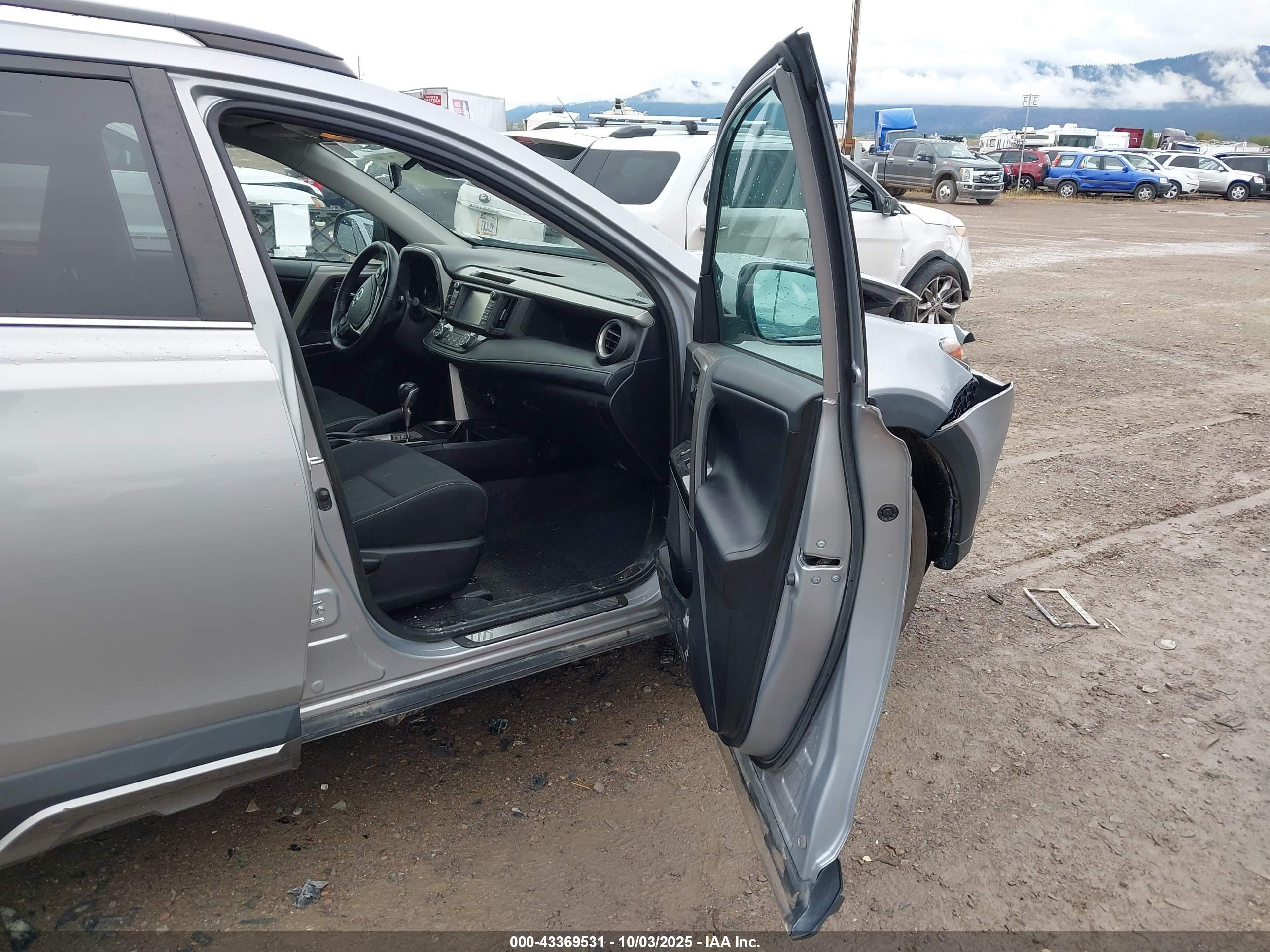 TOYOTA RAV4 image 5