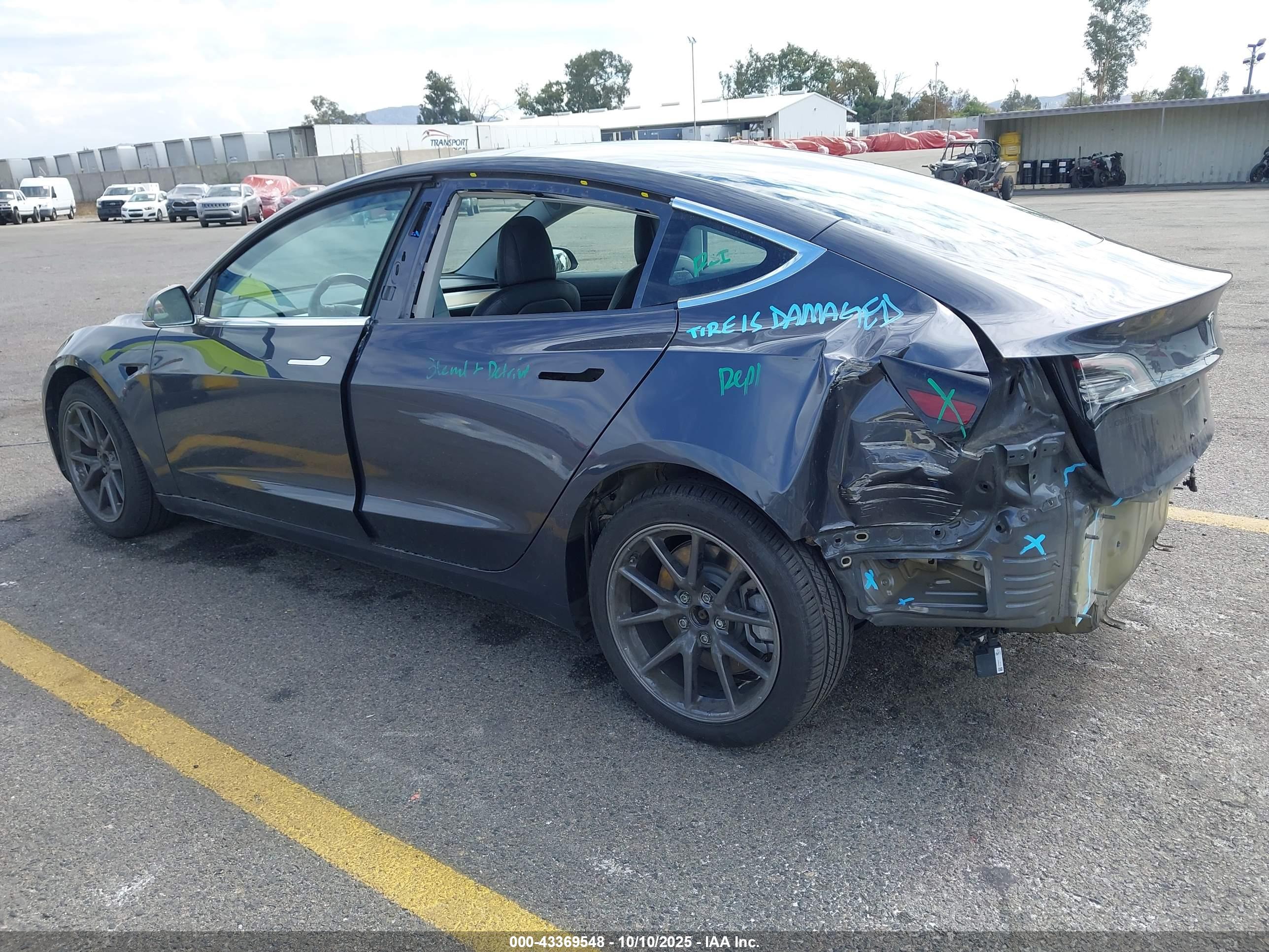 TESLA MODEL image 3