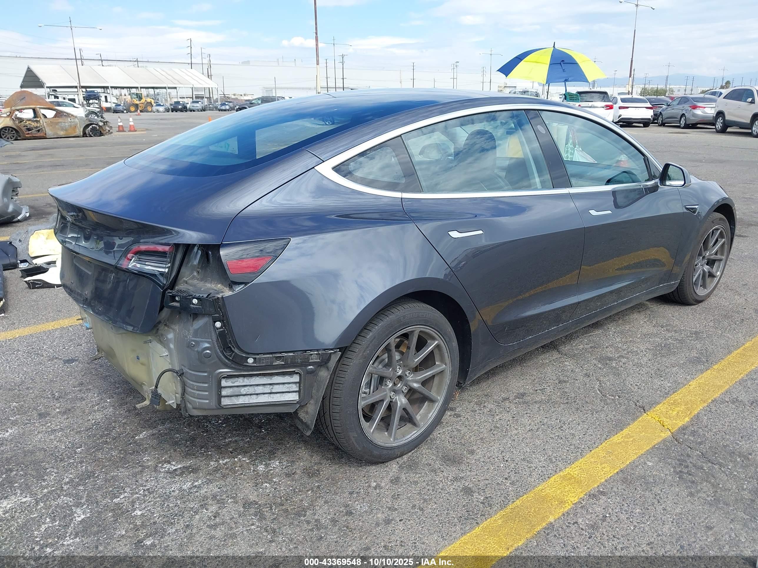 TESLA MODEL image 4