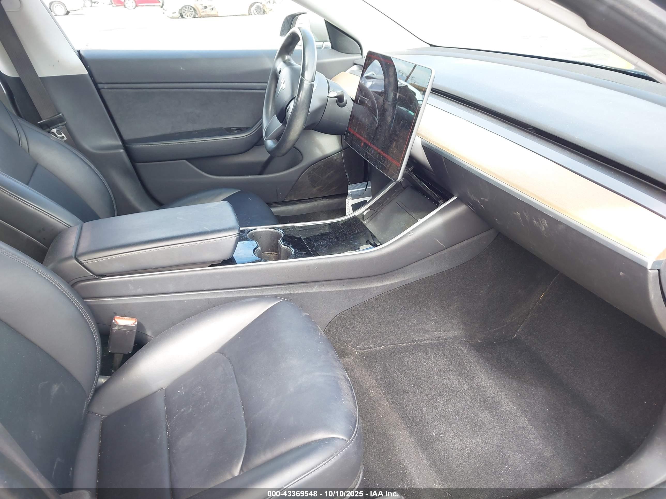 TESLA MODEL image 5