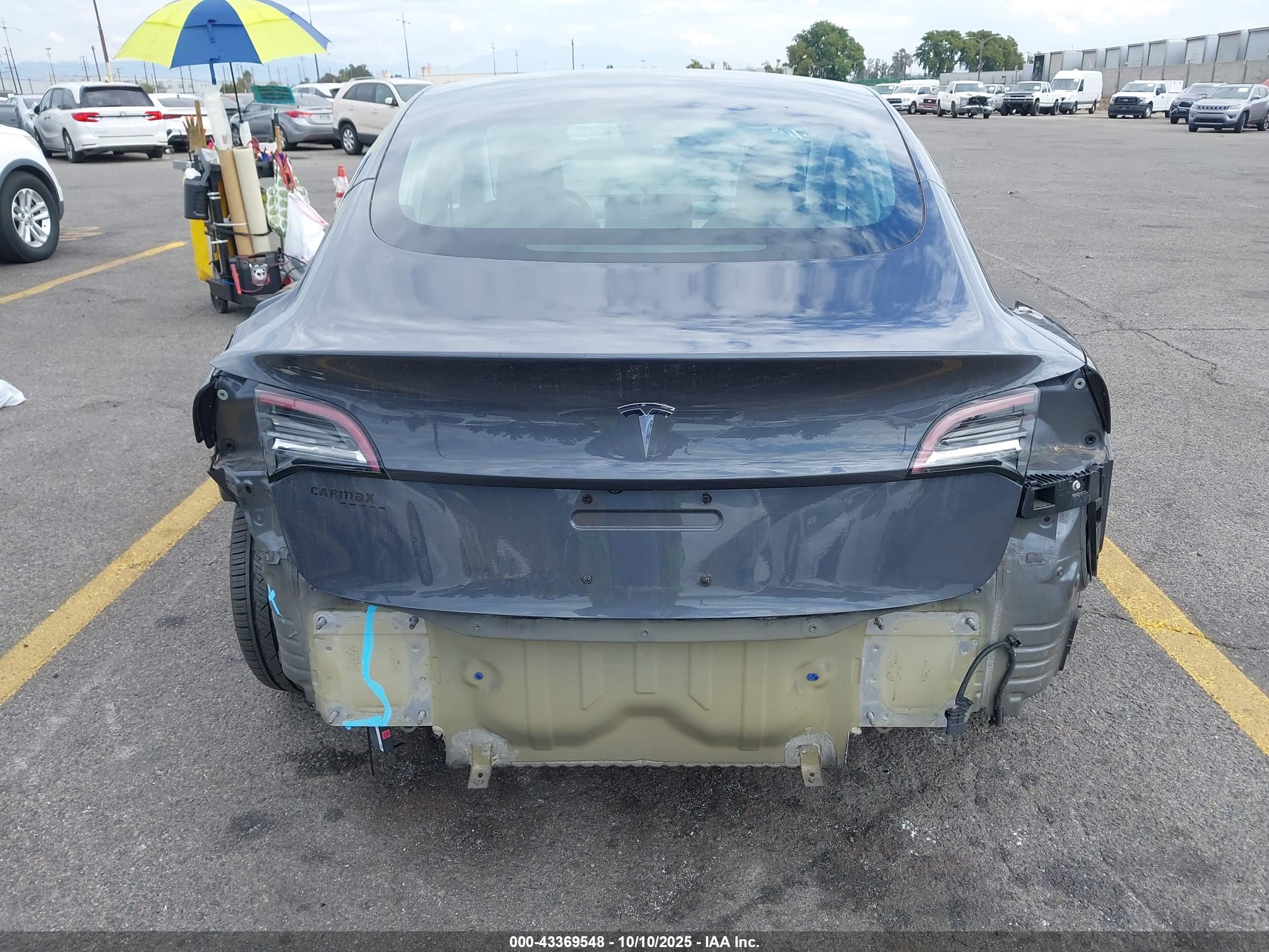 TESLA MODEL image 6