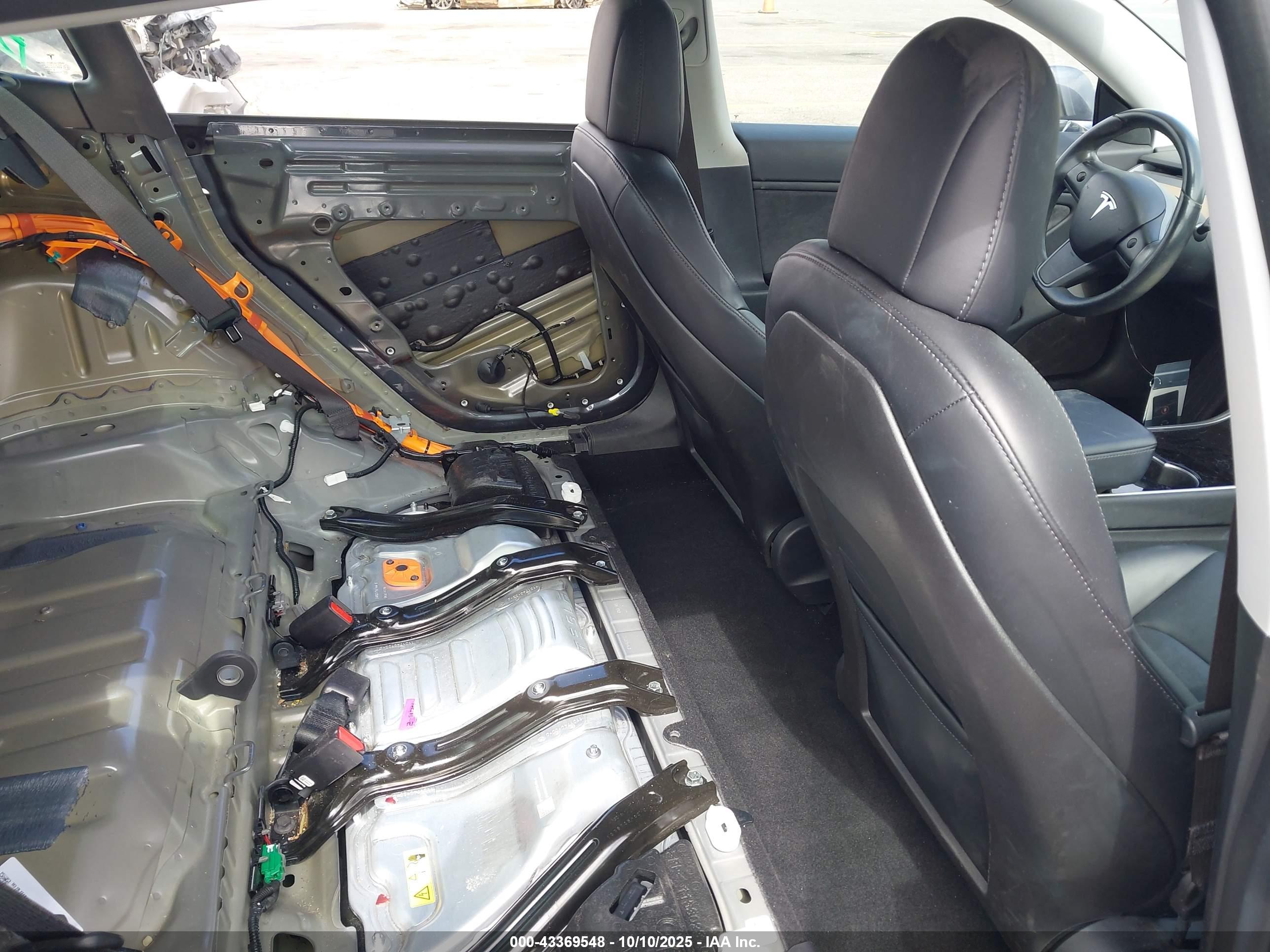 TESLA MODEL image 8
