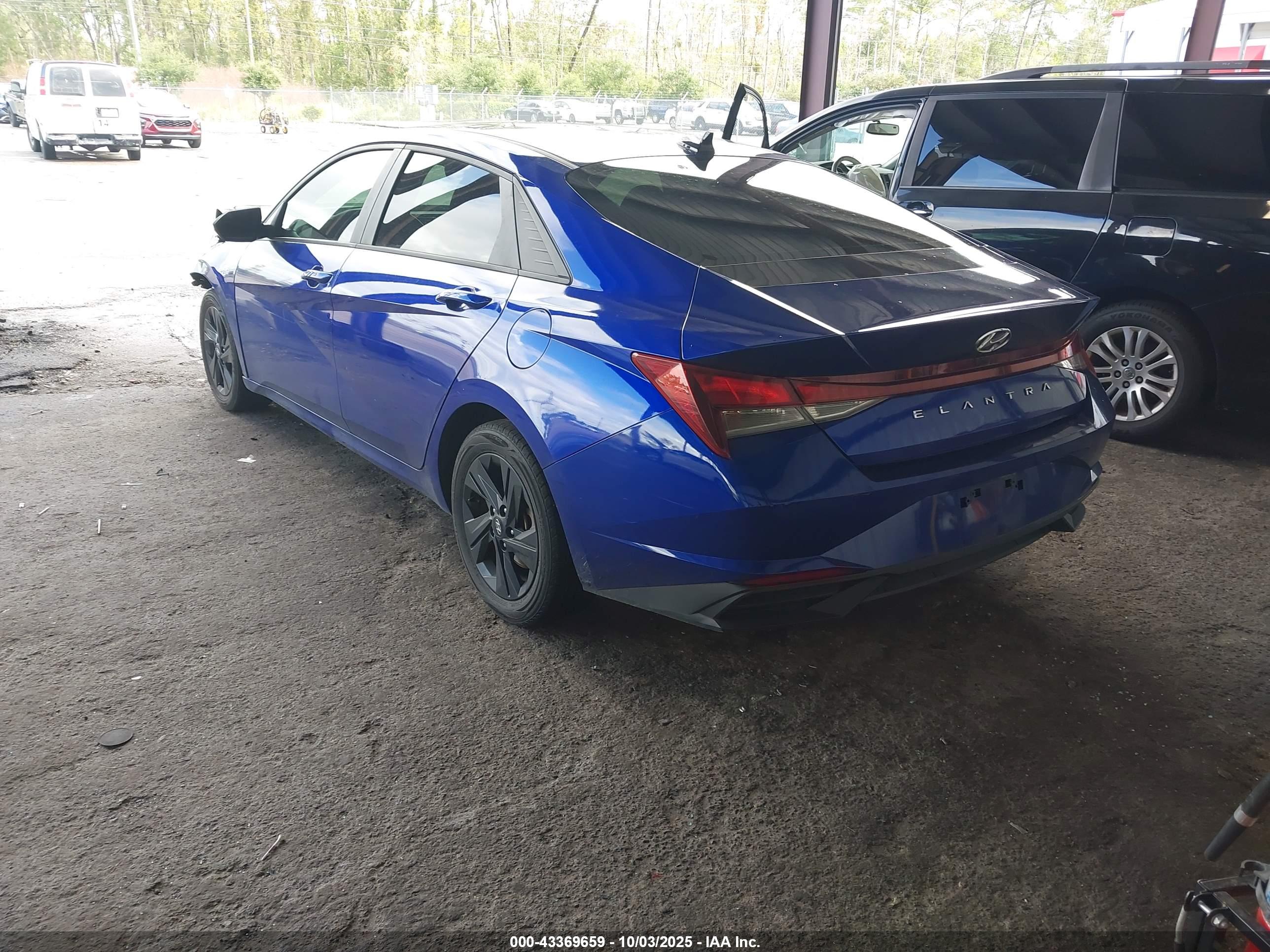 HYUNDAI ELANTRA image 3