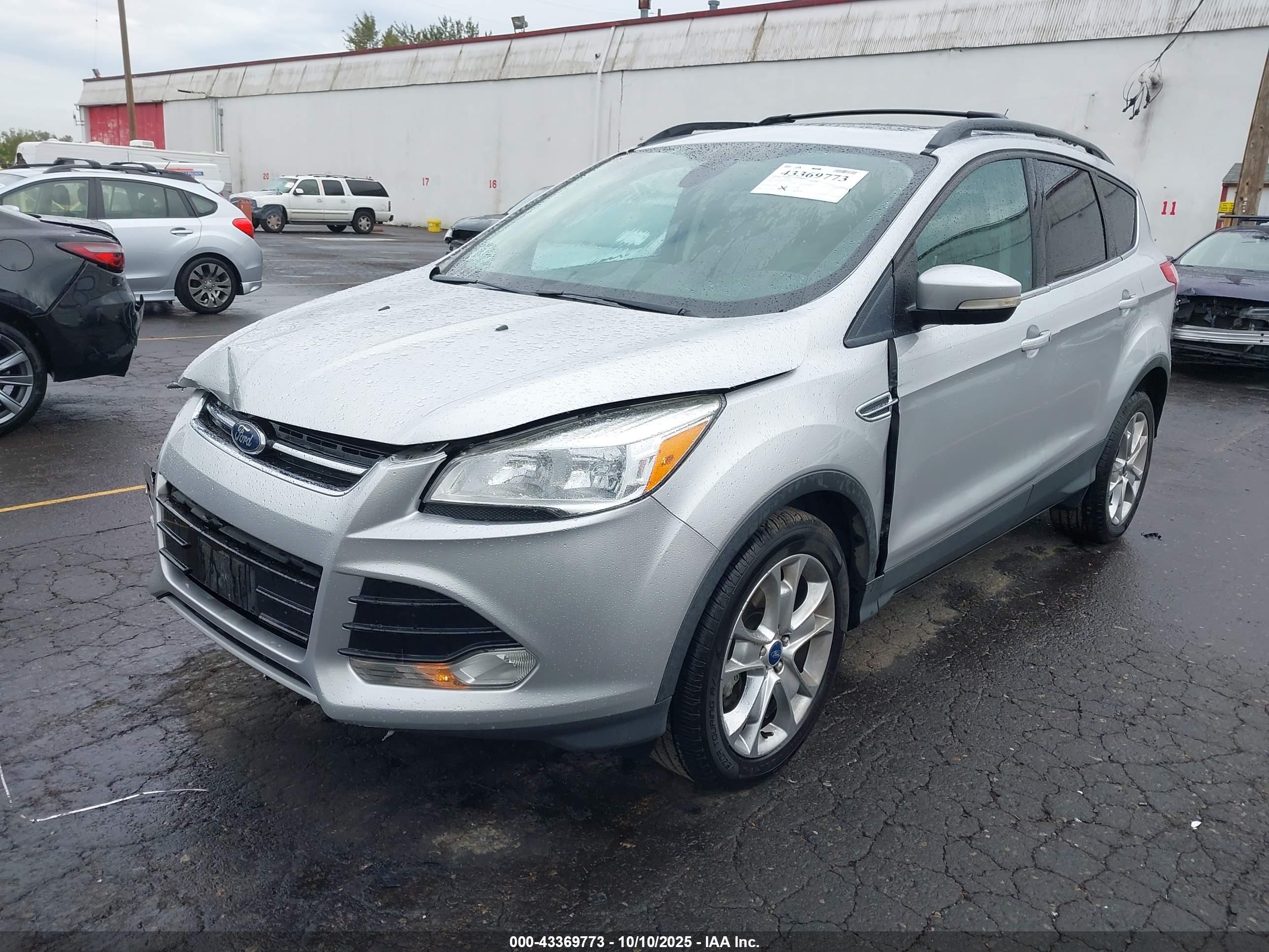 FORD ESCAPE image 2