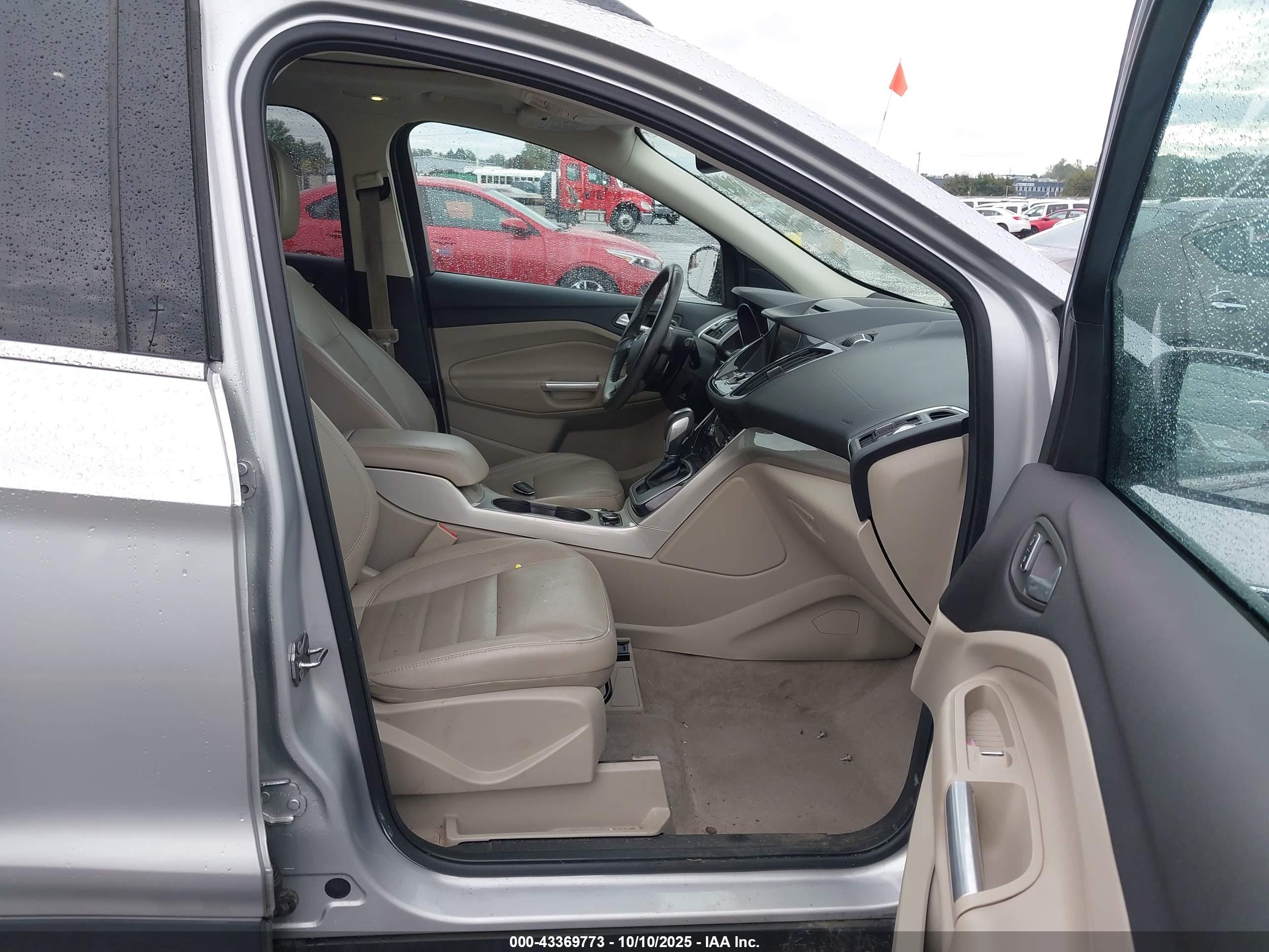 FORD ESCAPE image 5