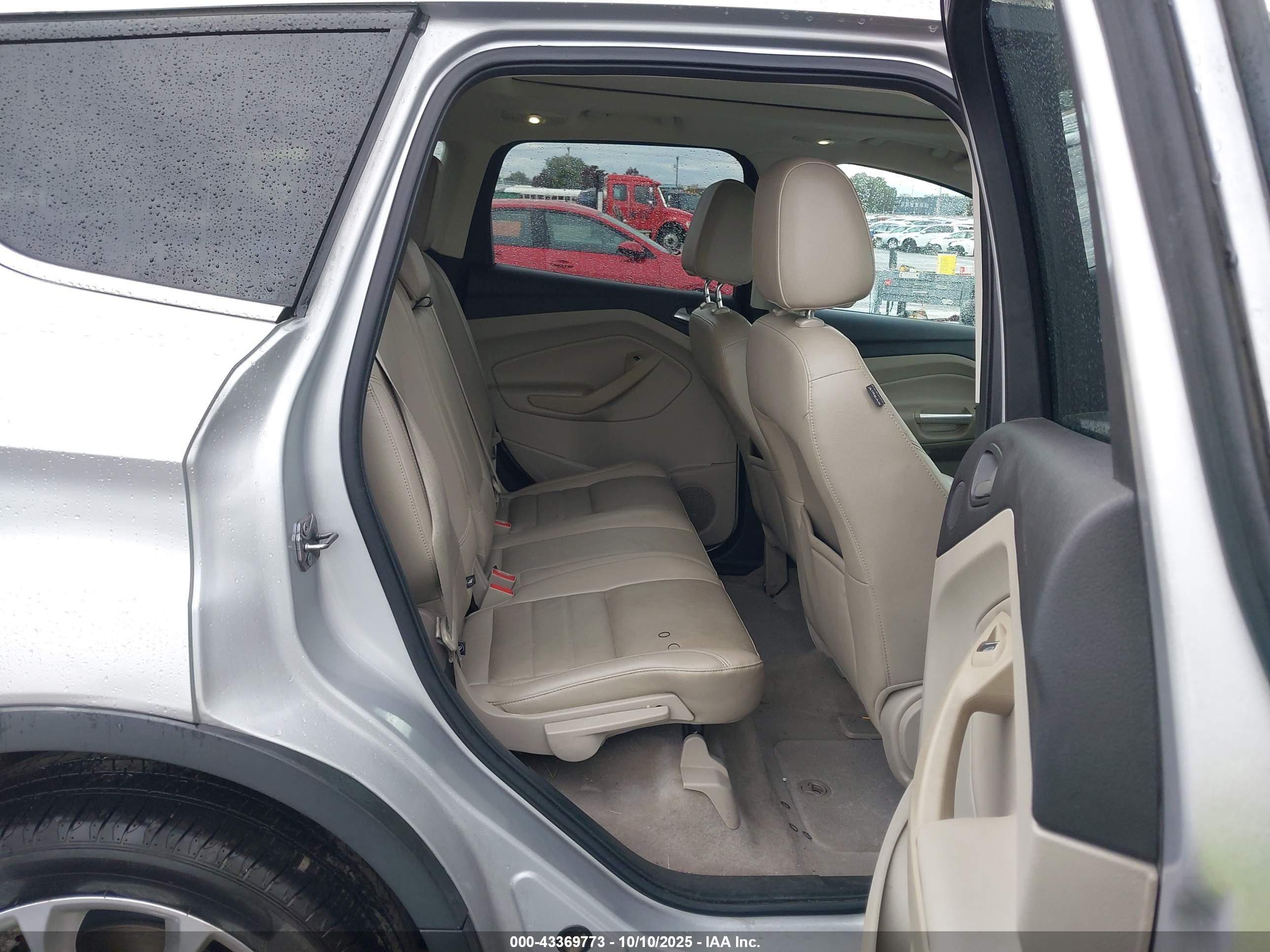 FORD ESCAPE image 8