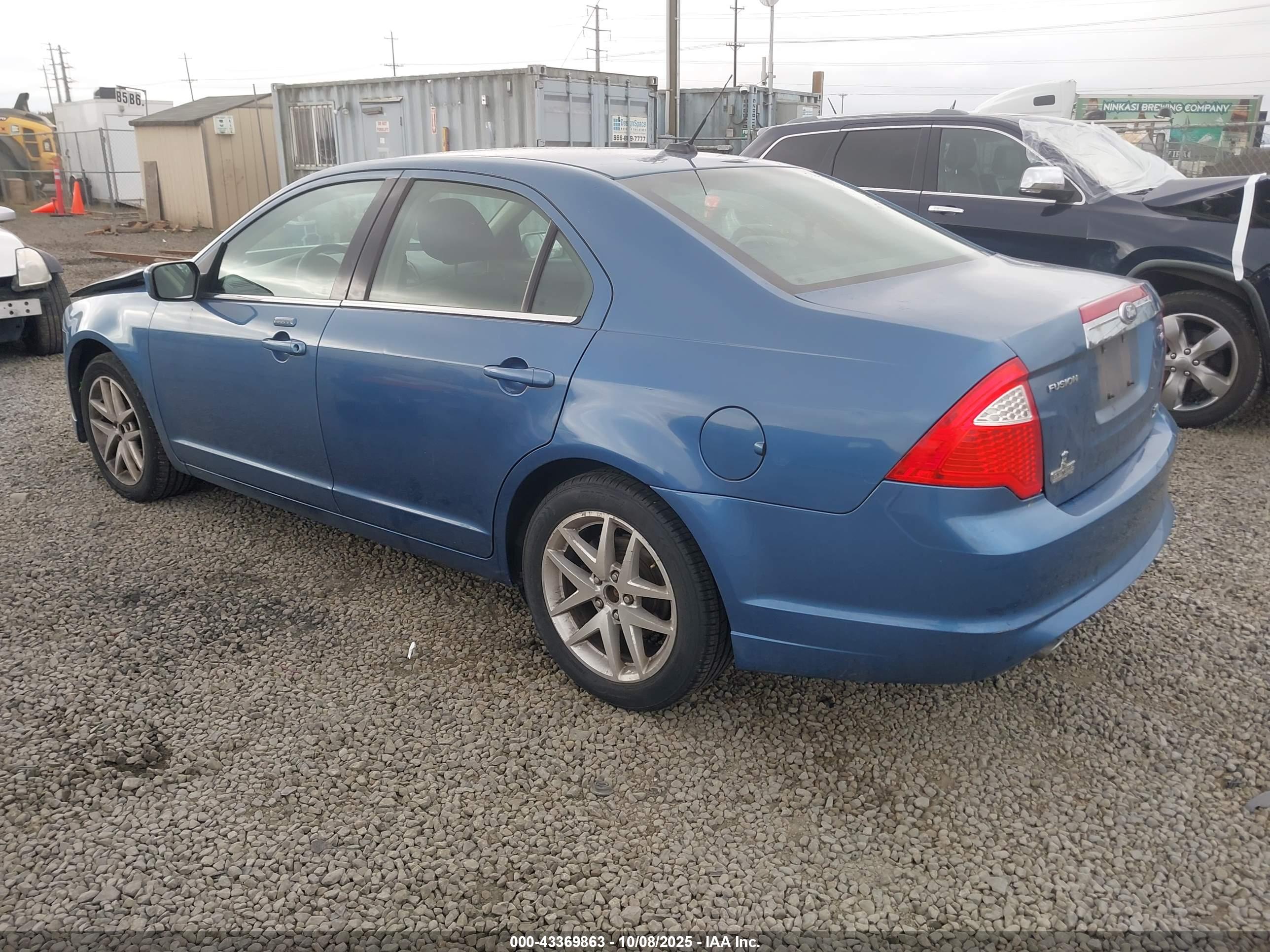 FORD FUSION image 3