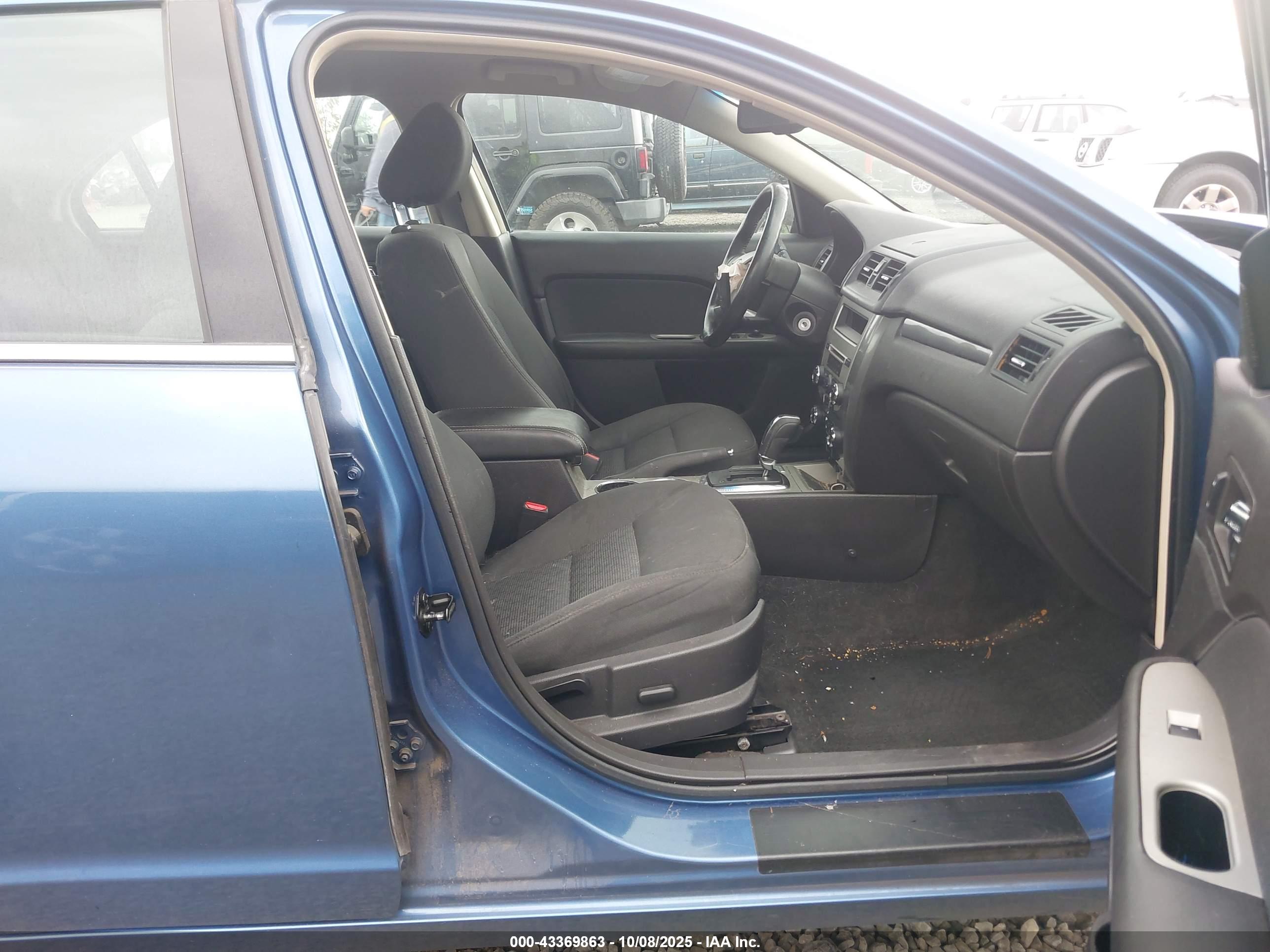 FORD FUSION image 5