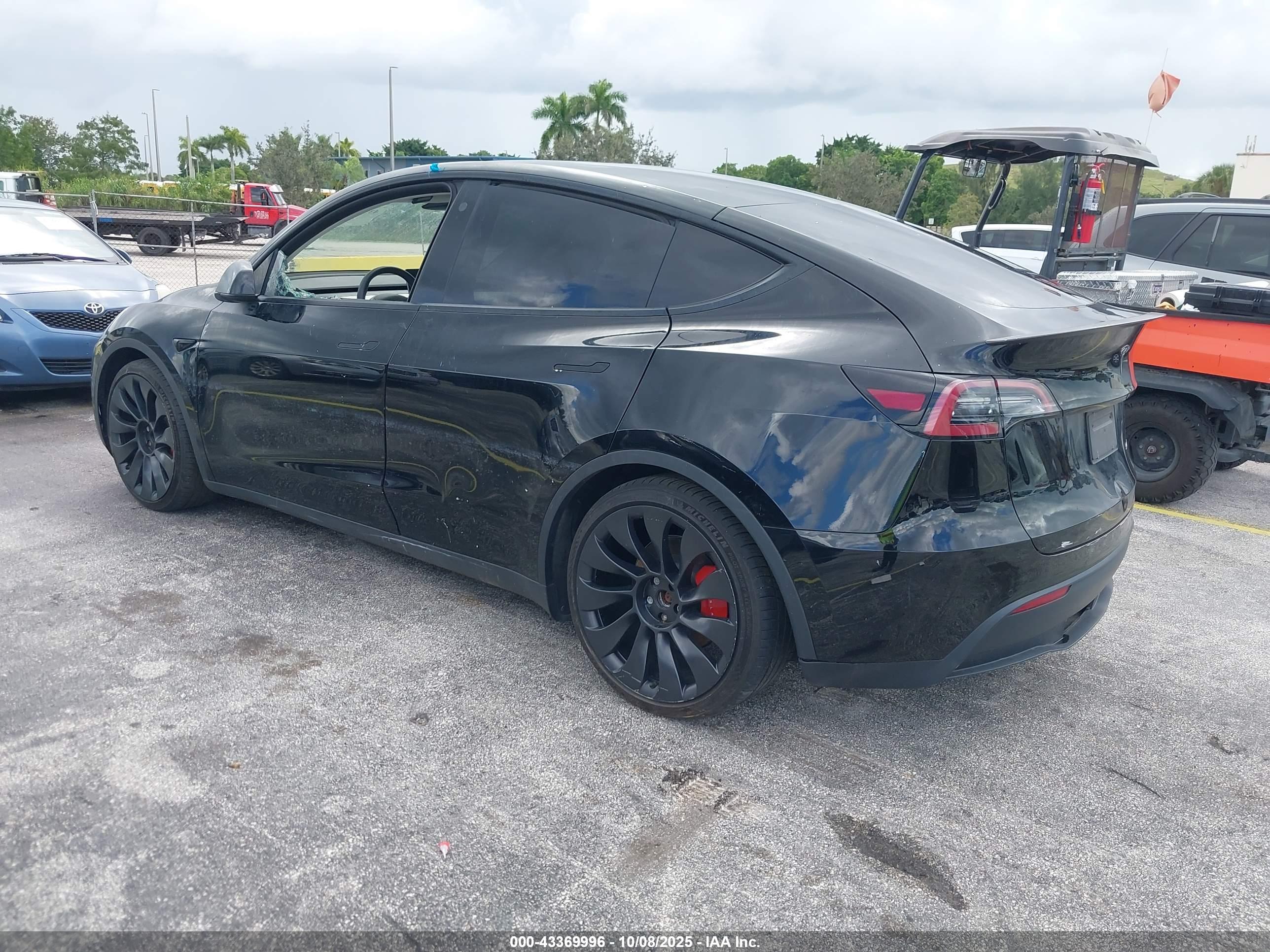 TESLA MODEL image 3