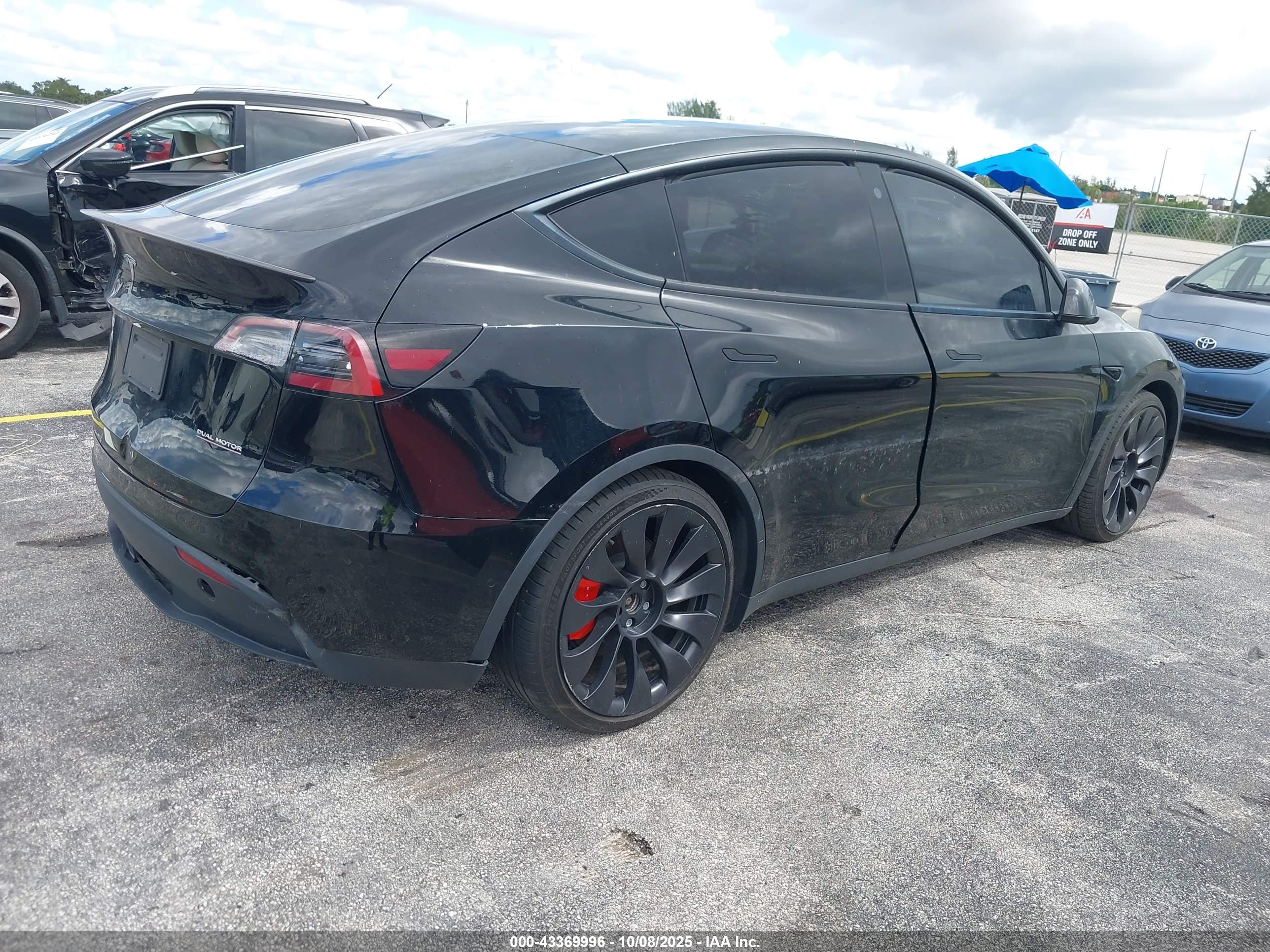 TESLA MODEL image 4