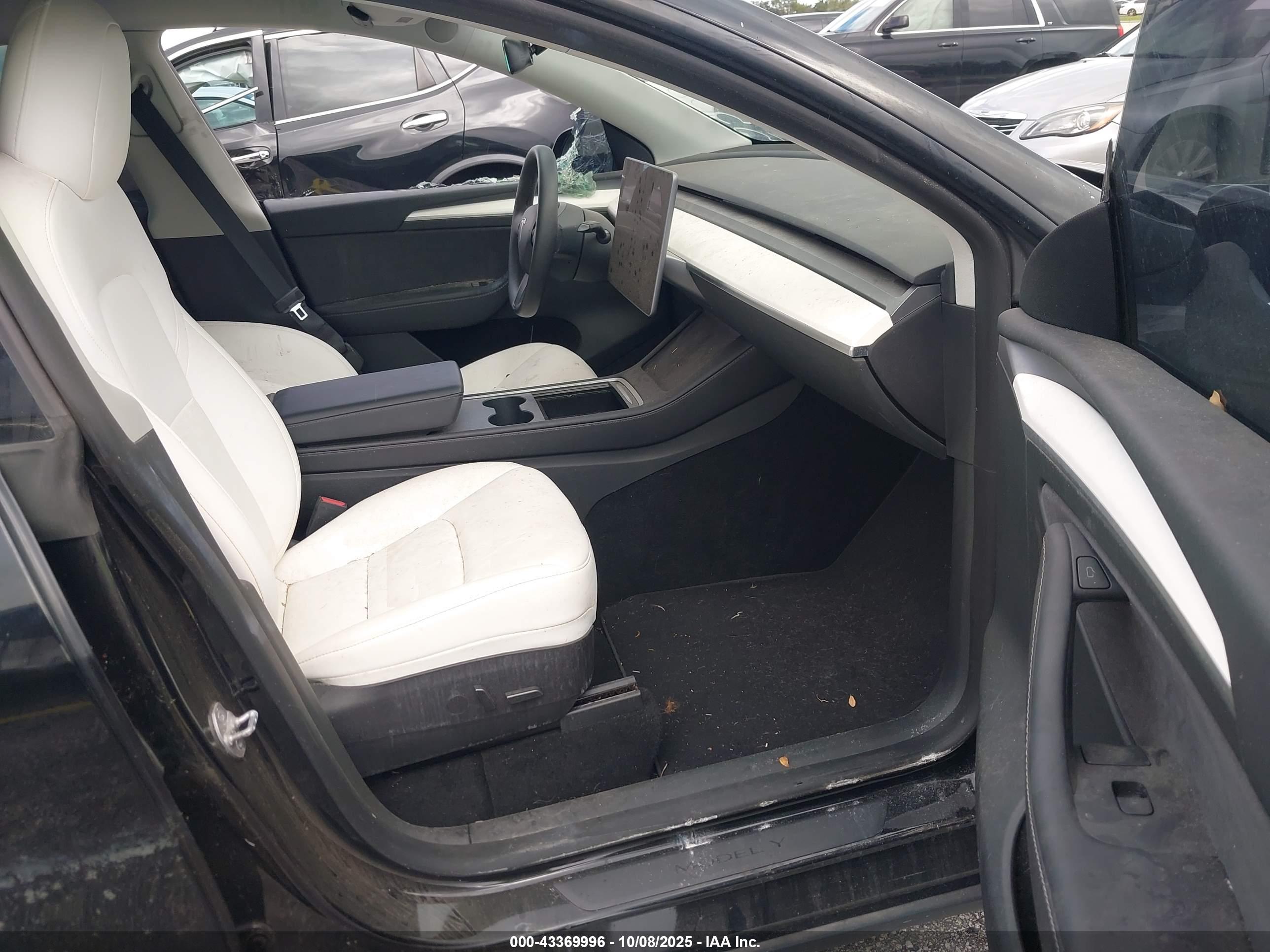TESLA MODEL image 5