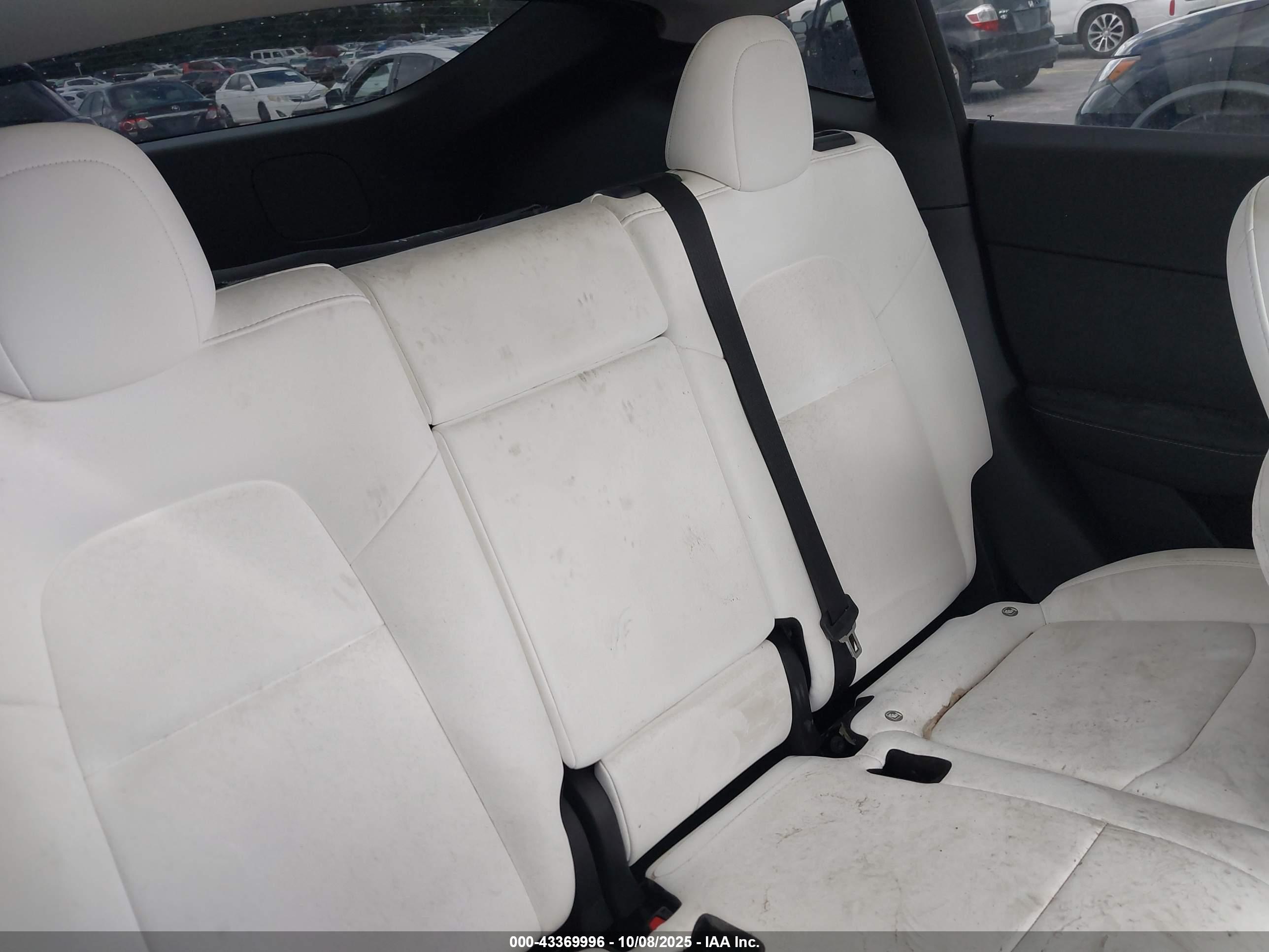 TESLA MODEL image 8