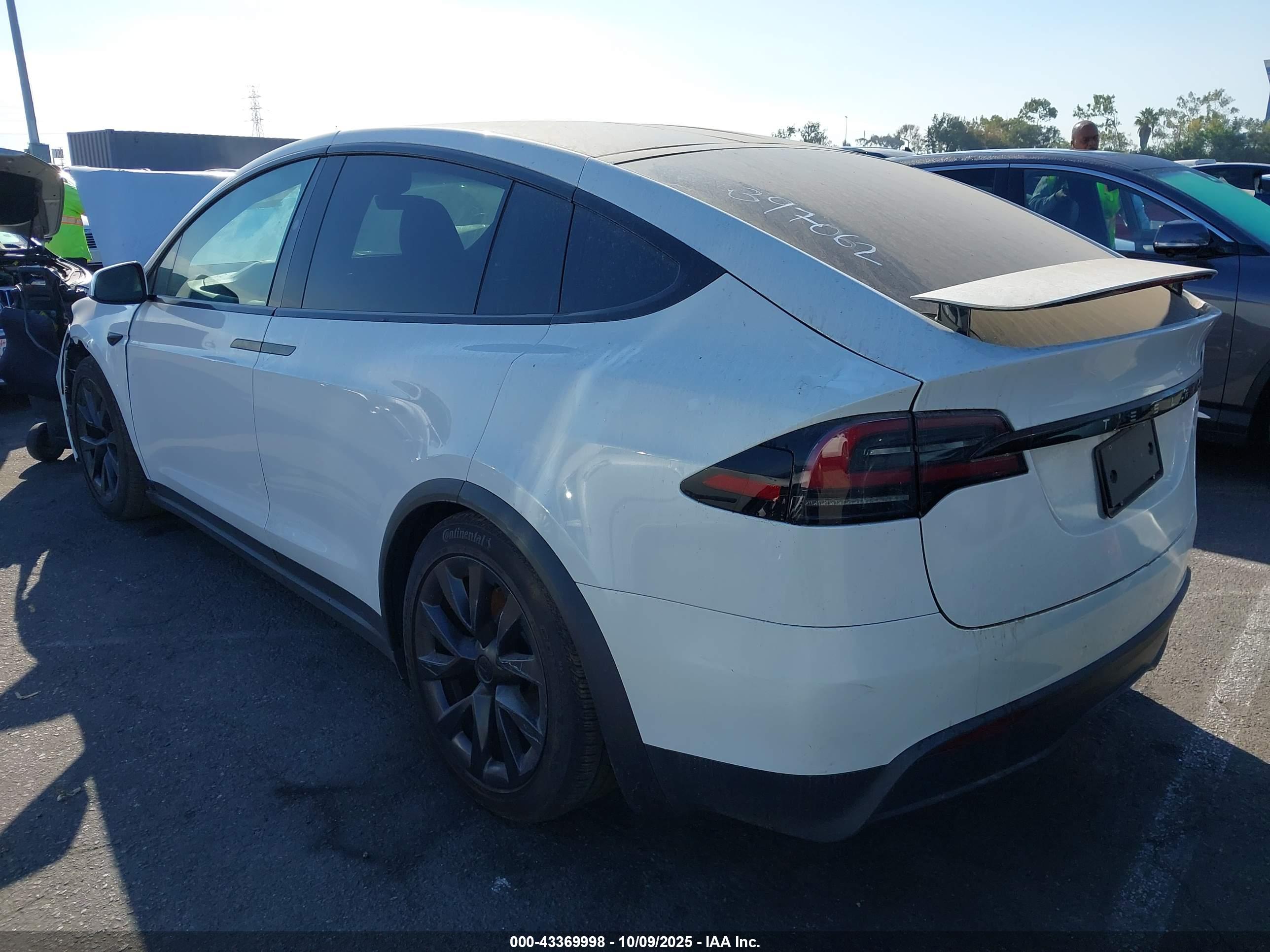 TESLA MODEL image 3