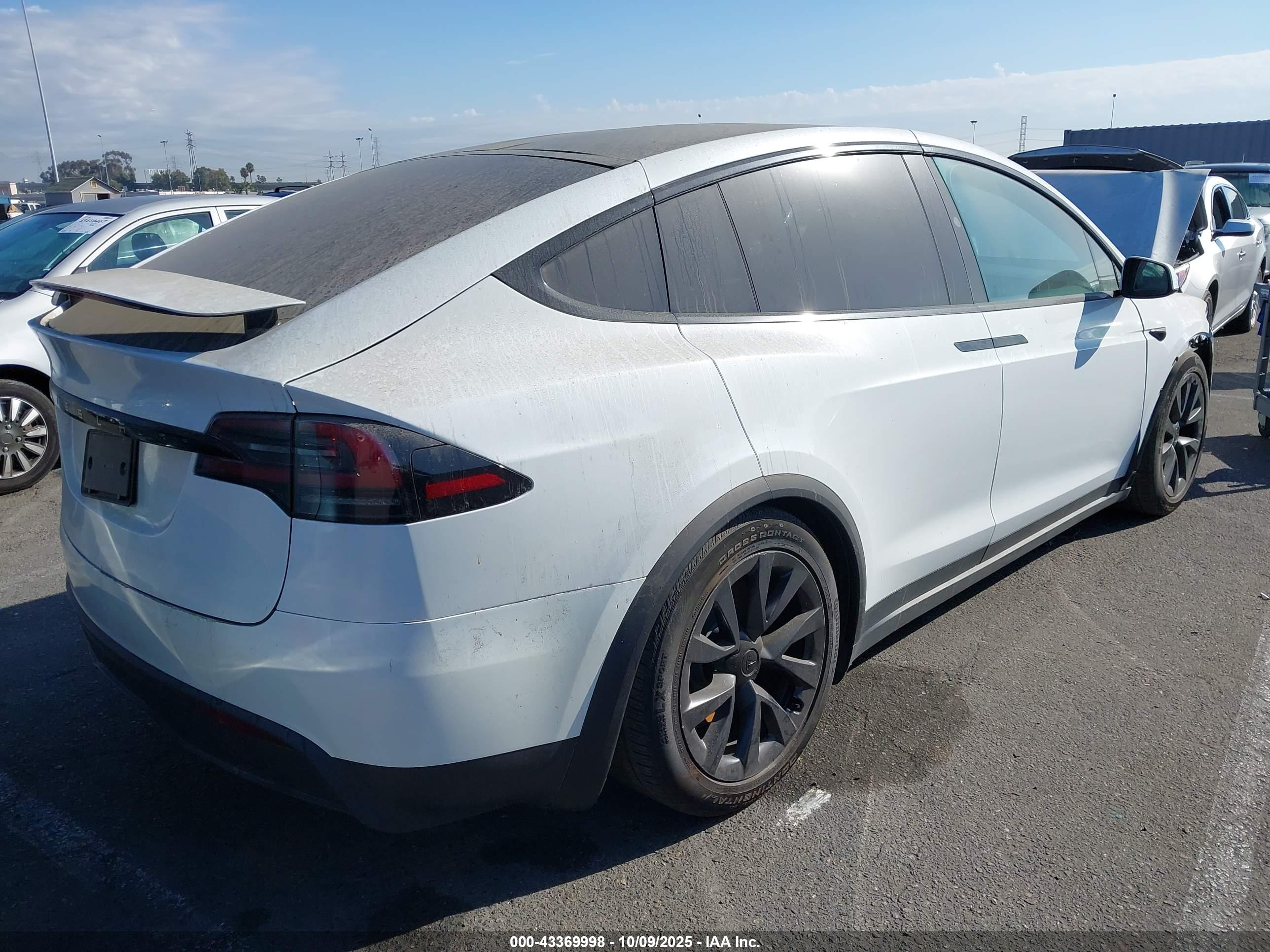TESLA MODEL image 4