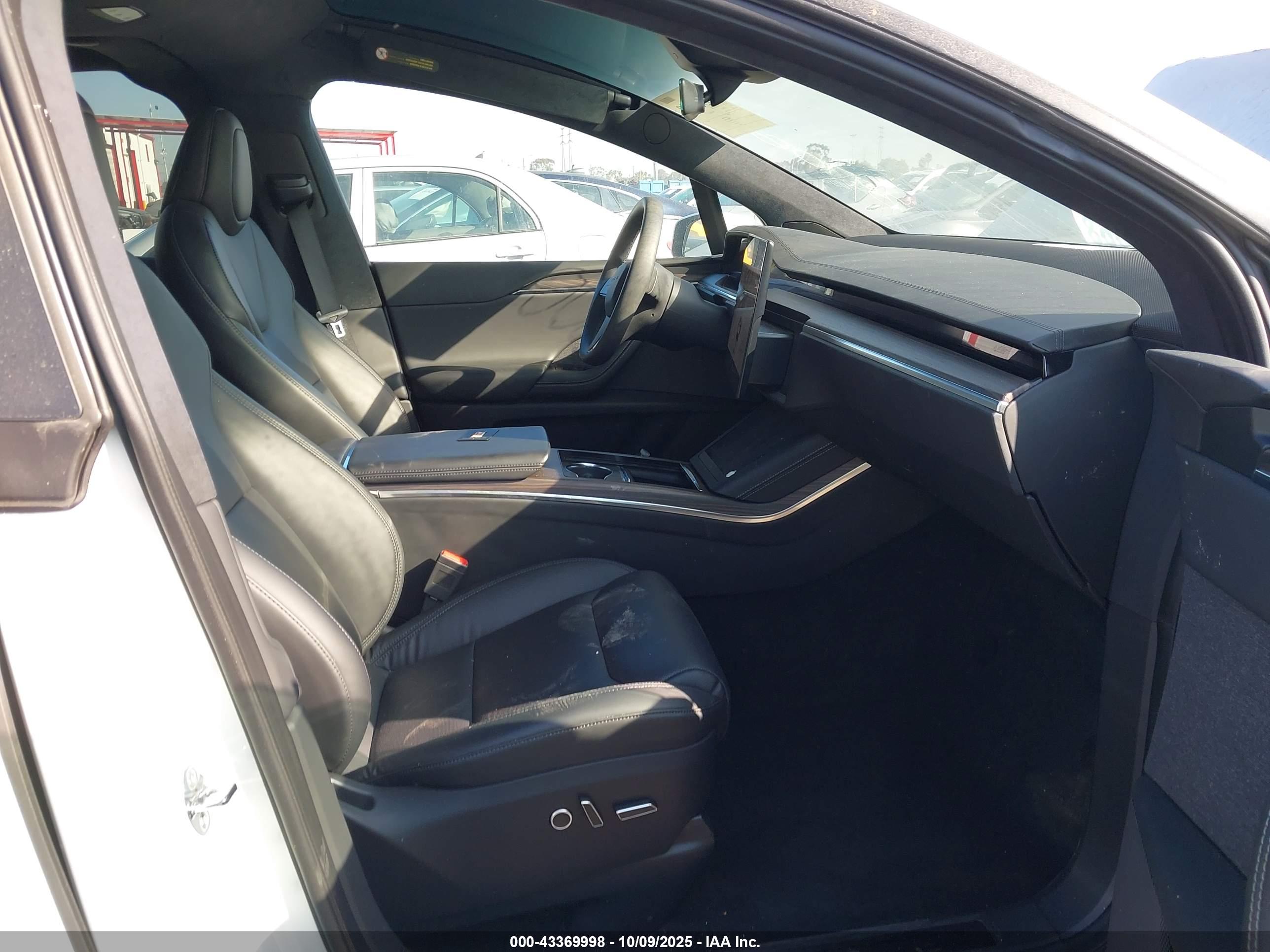 TESLA MODEL image 5