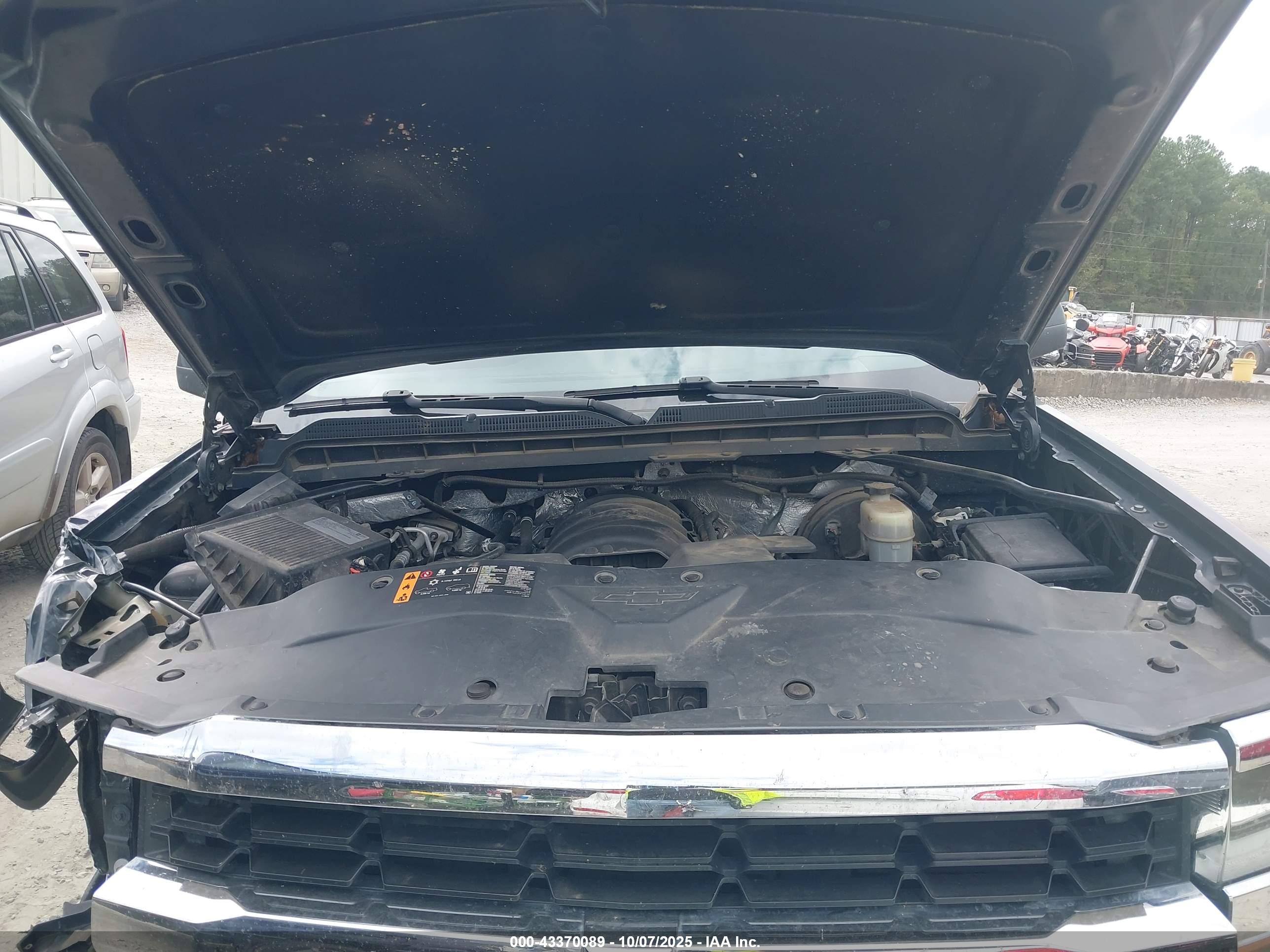 CHEVROLET SILVERADO image 10