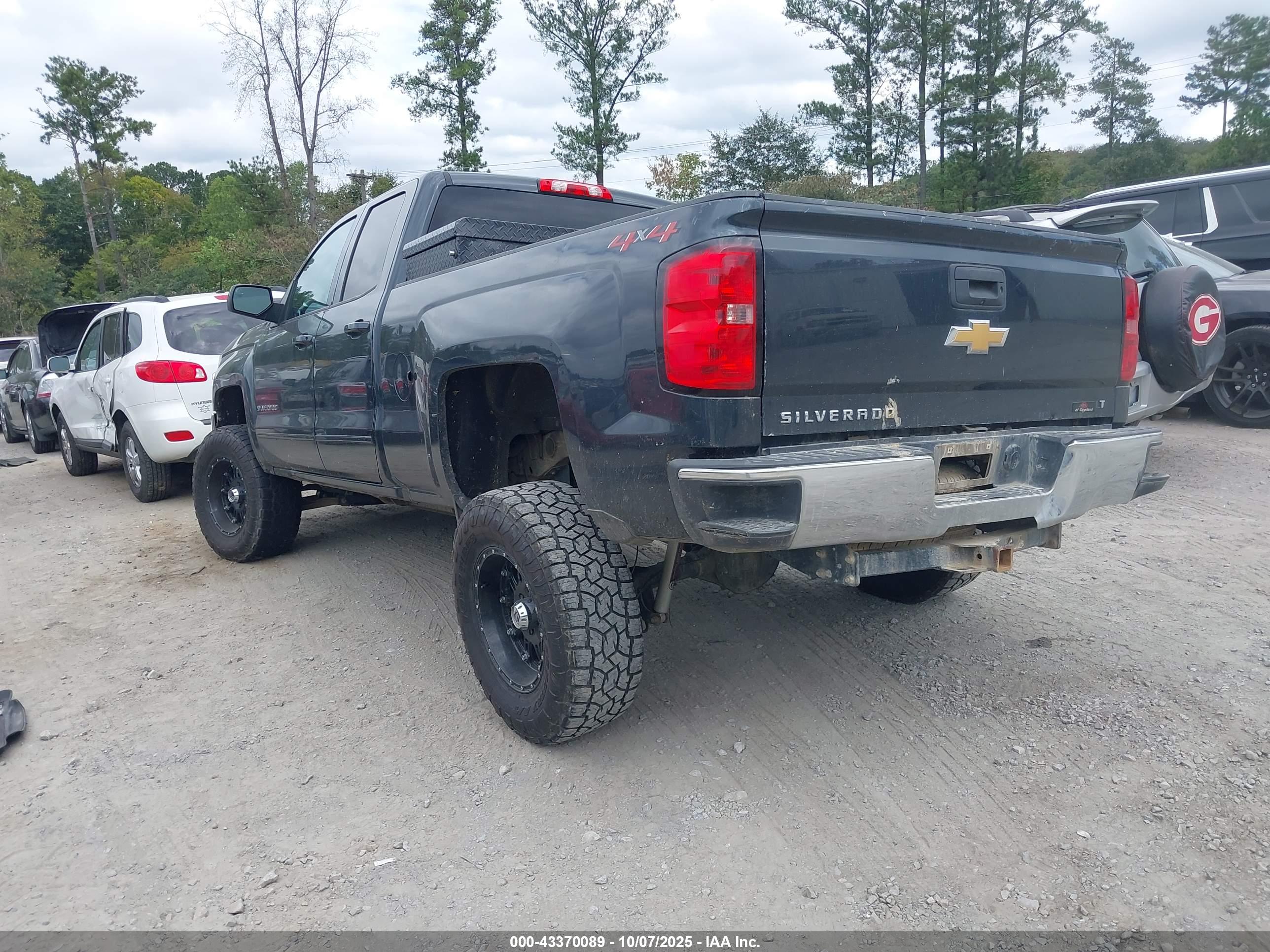 CHEVROLET SILVERADO image 3