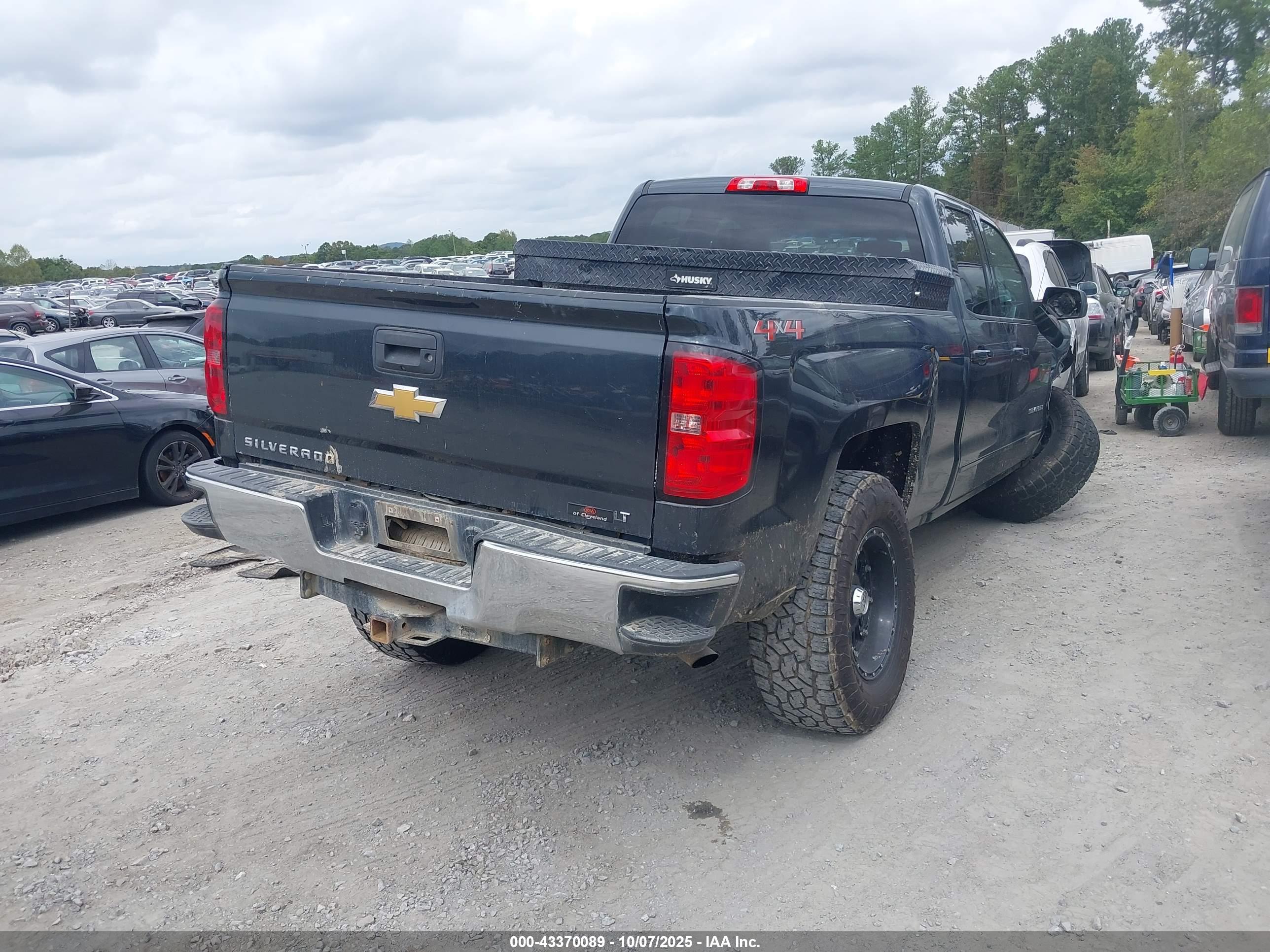 CHEVROLET SILVERADO image 4