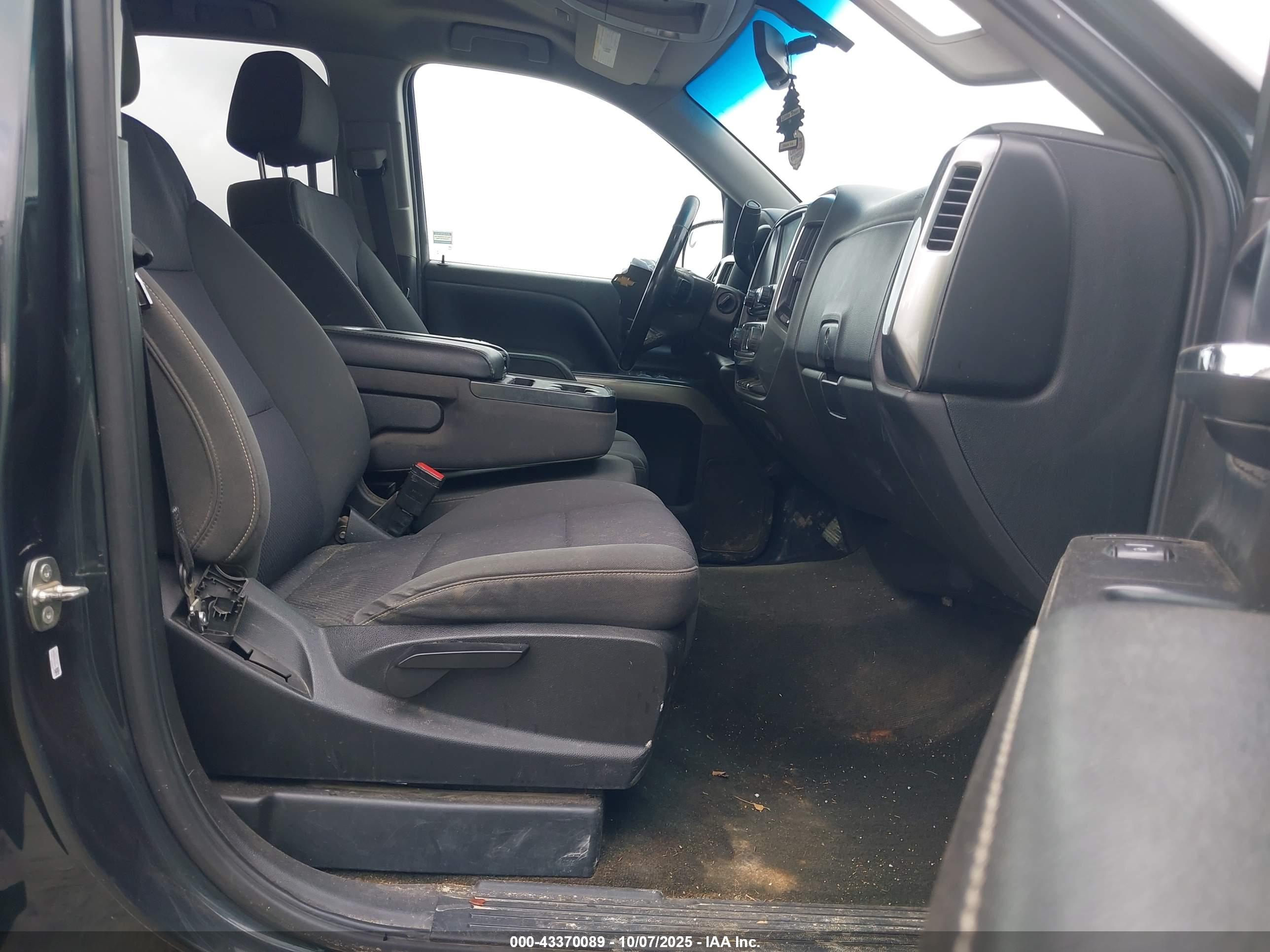 CHEVROLET SILVERADO image 5