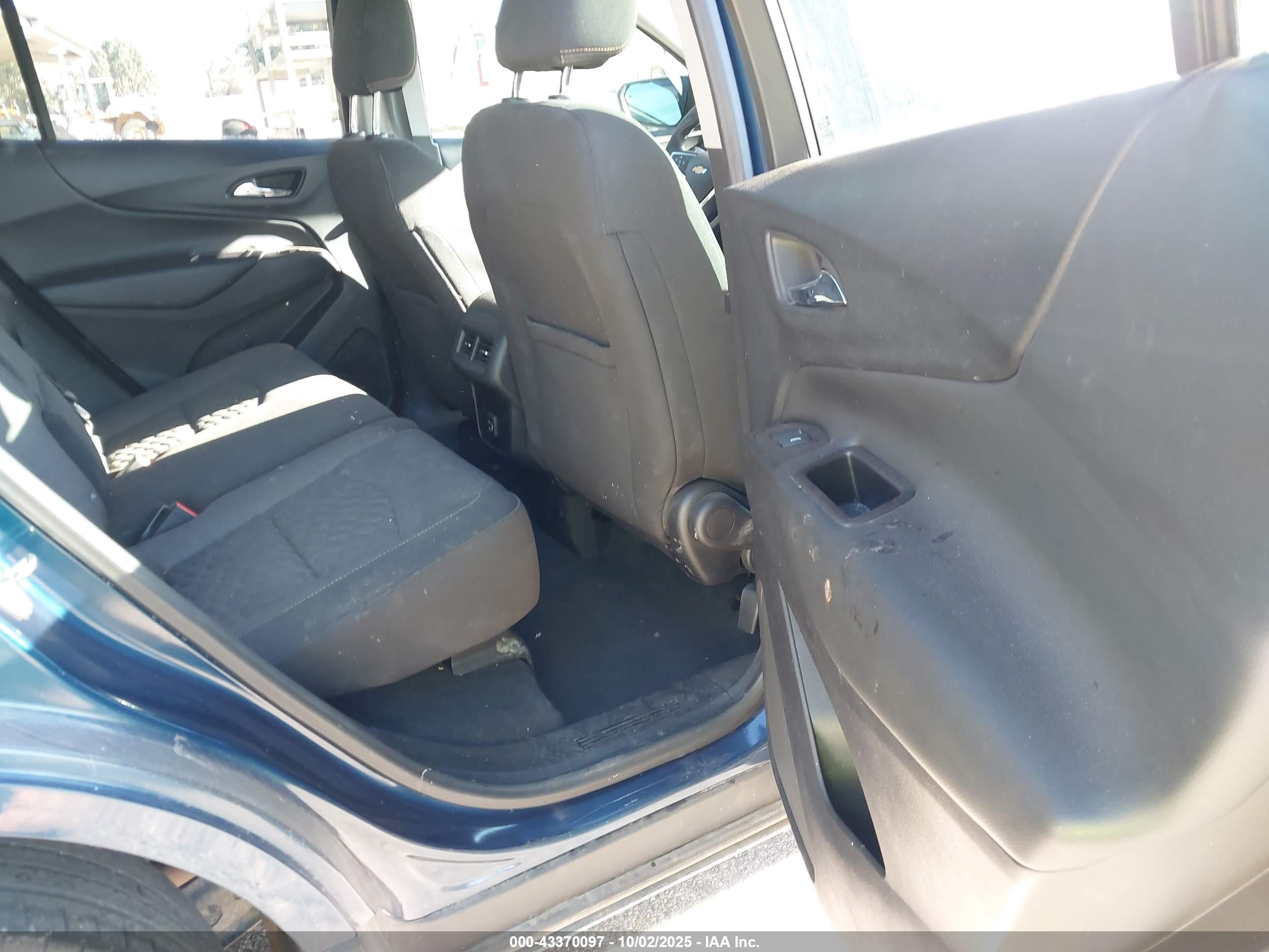 CHEVROLET EQUINOX image 8