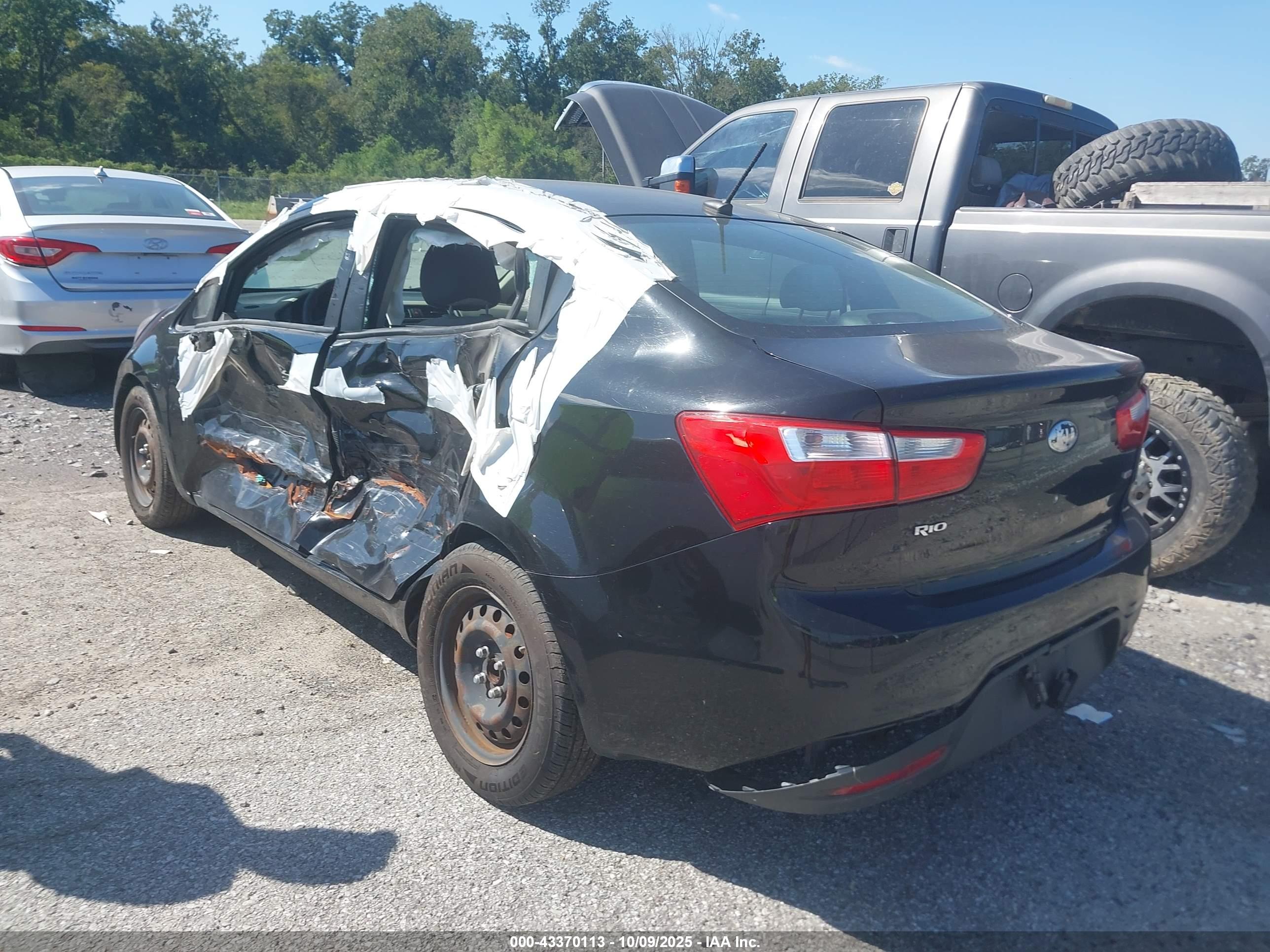 KIA RIO image 3