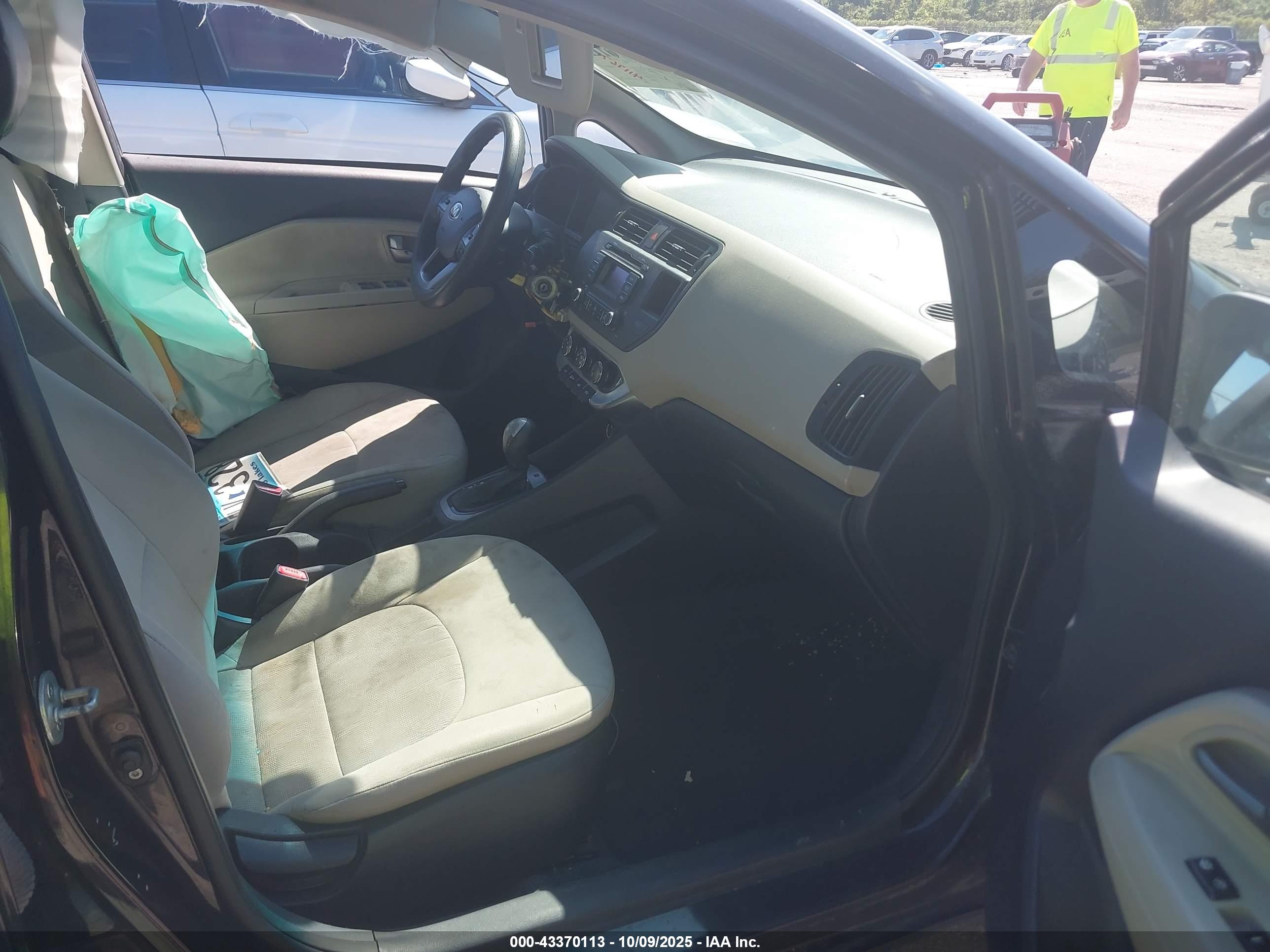 KIA RIO image 5