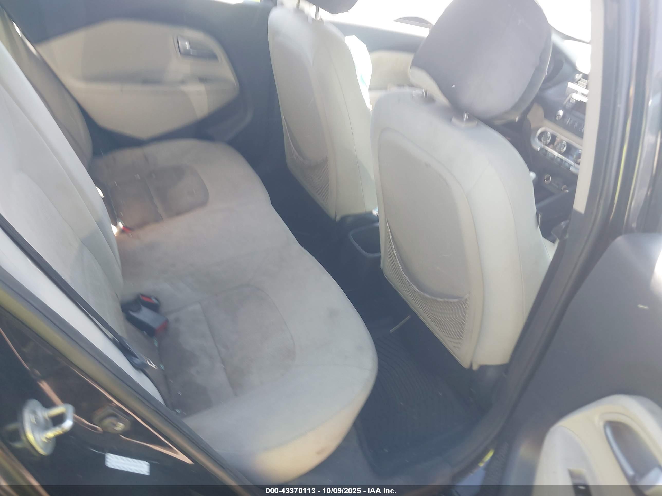 KIA RIO image 8