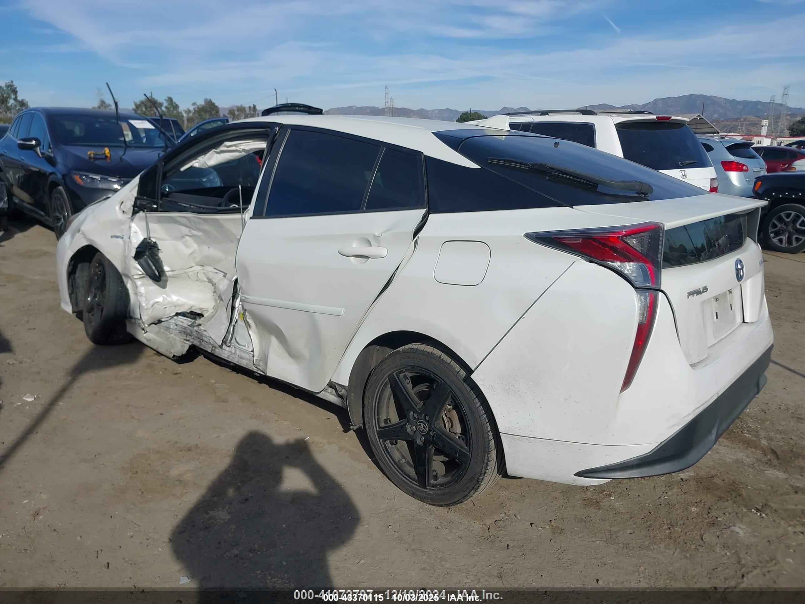 TOYOTA PRIUS image 3