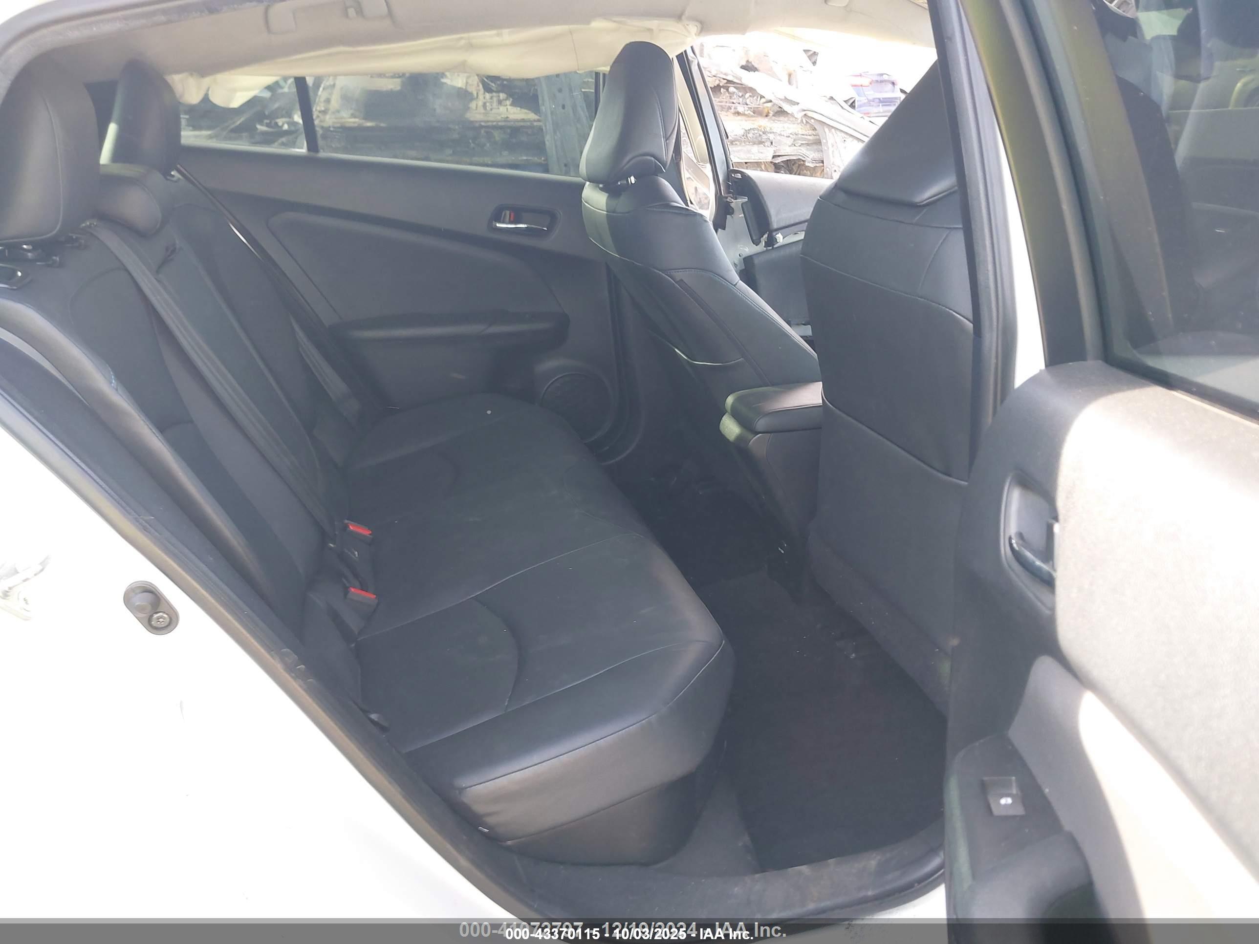 TOYOTA PRIUS image 8
