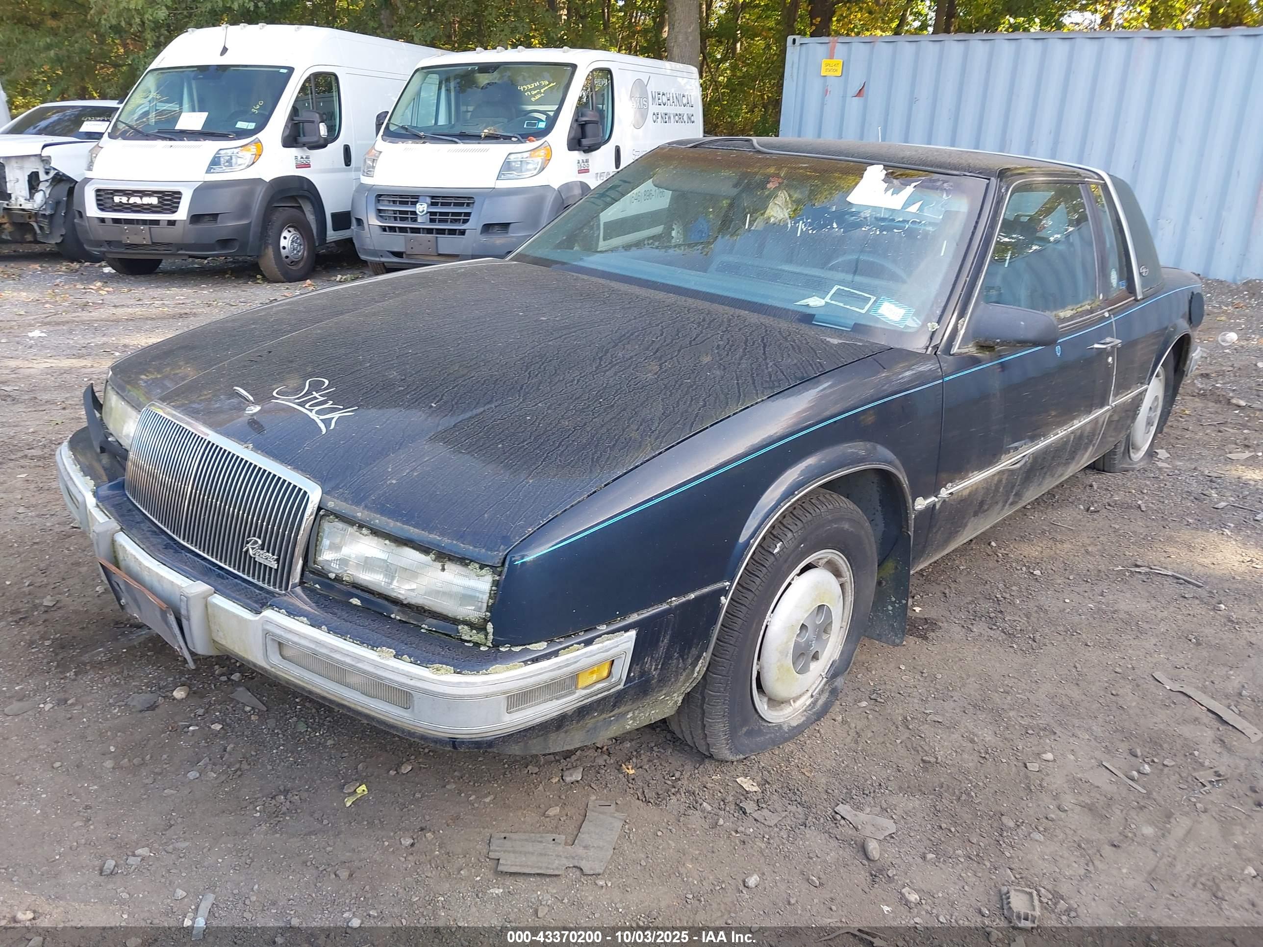 BUICK RIVIERA image 2
