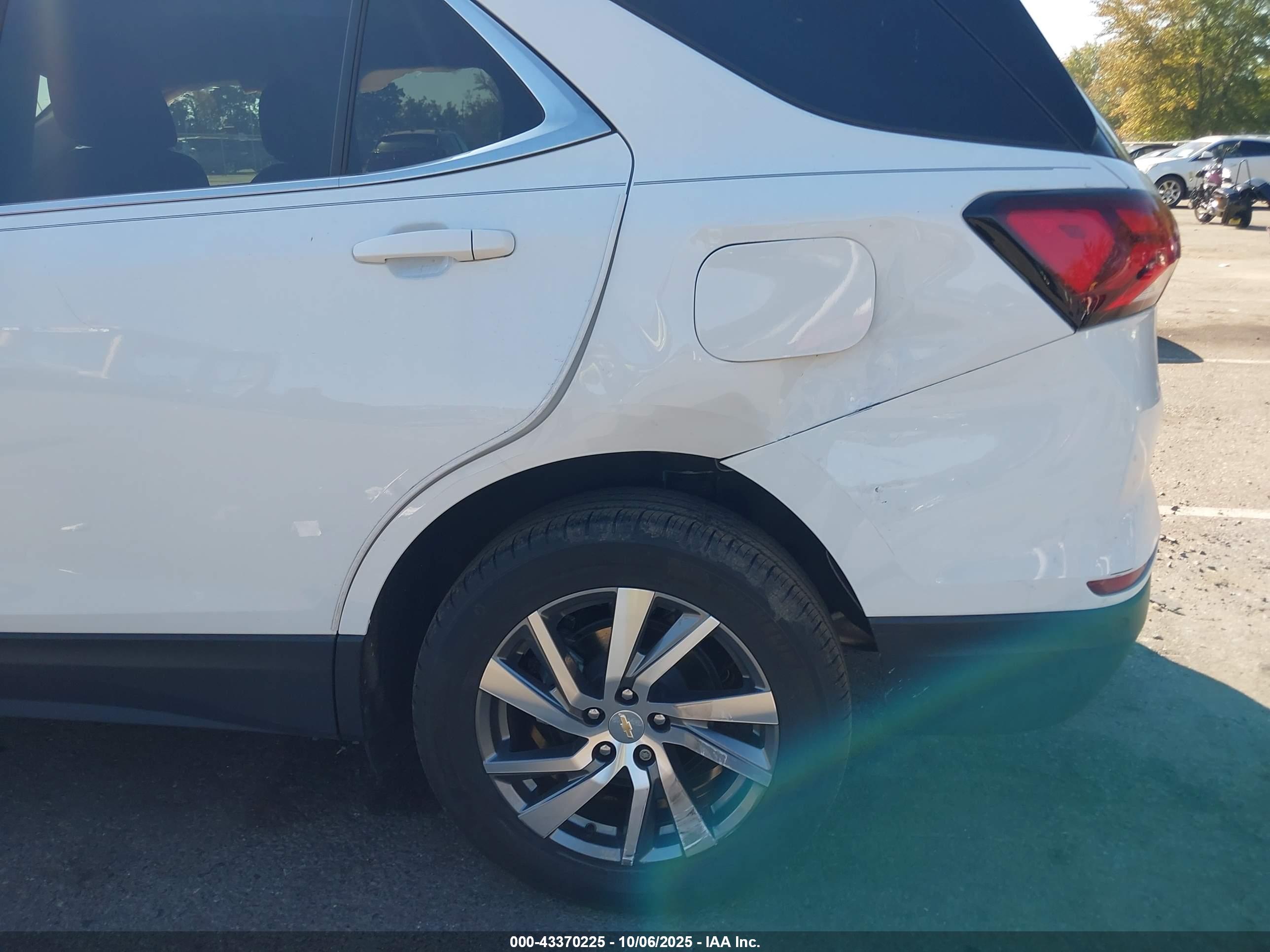 CHEVROLET EQUINOX image 6