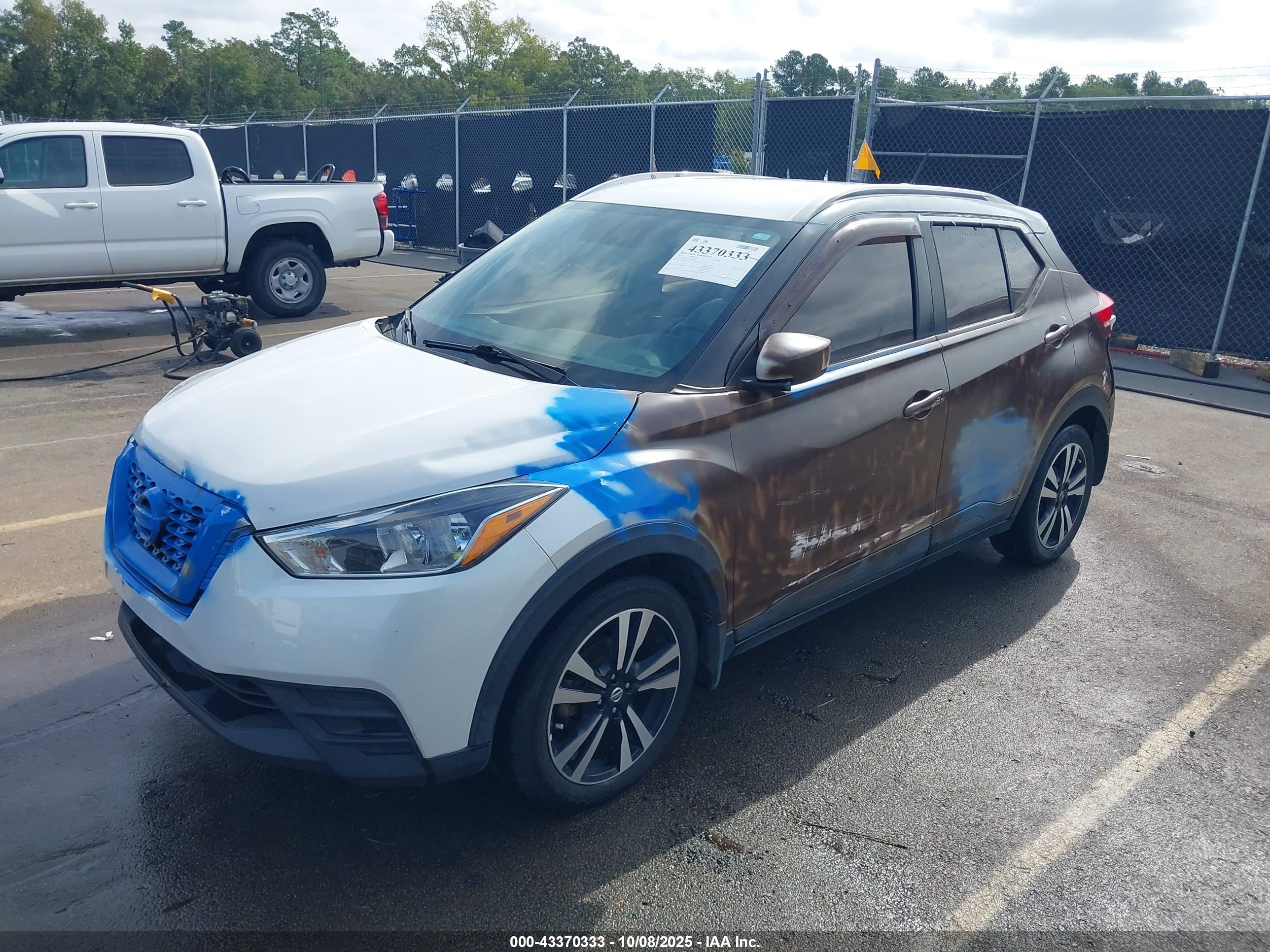 NISSAN KICKS image 2
