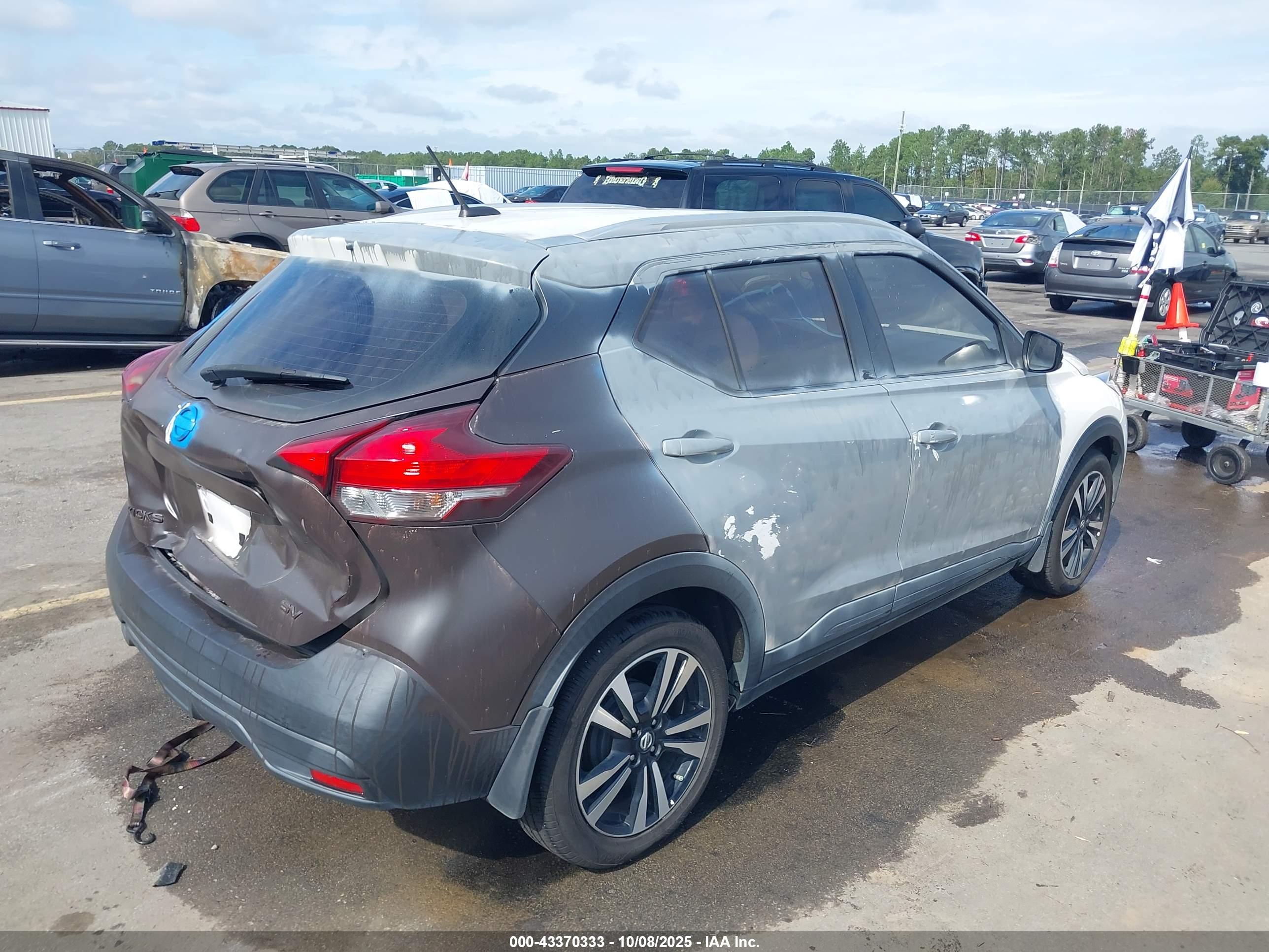 NISSAN KICKS image 4