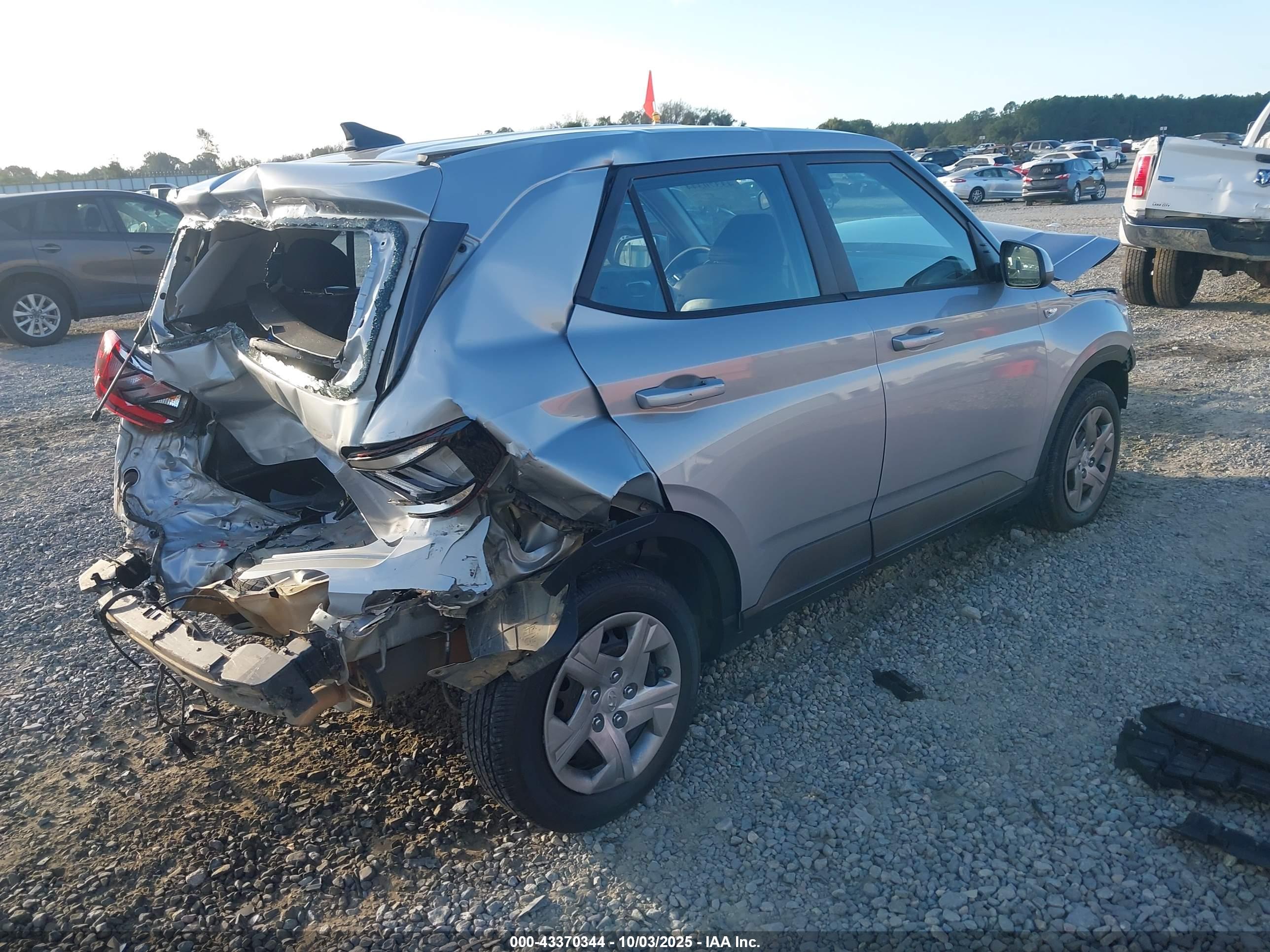 HYUNDAI VENUE image 4