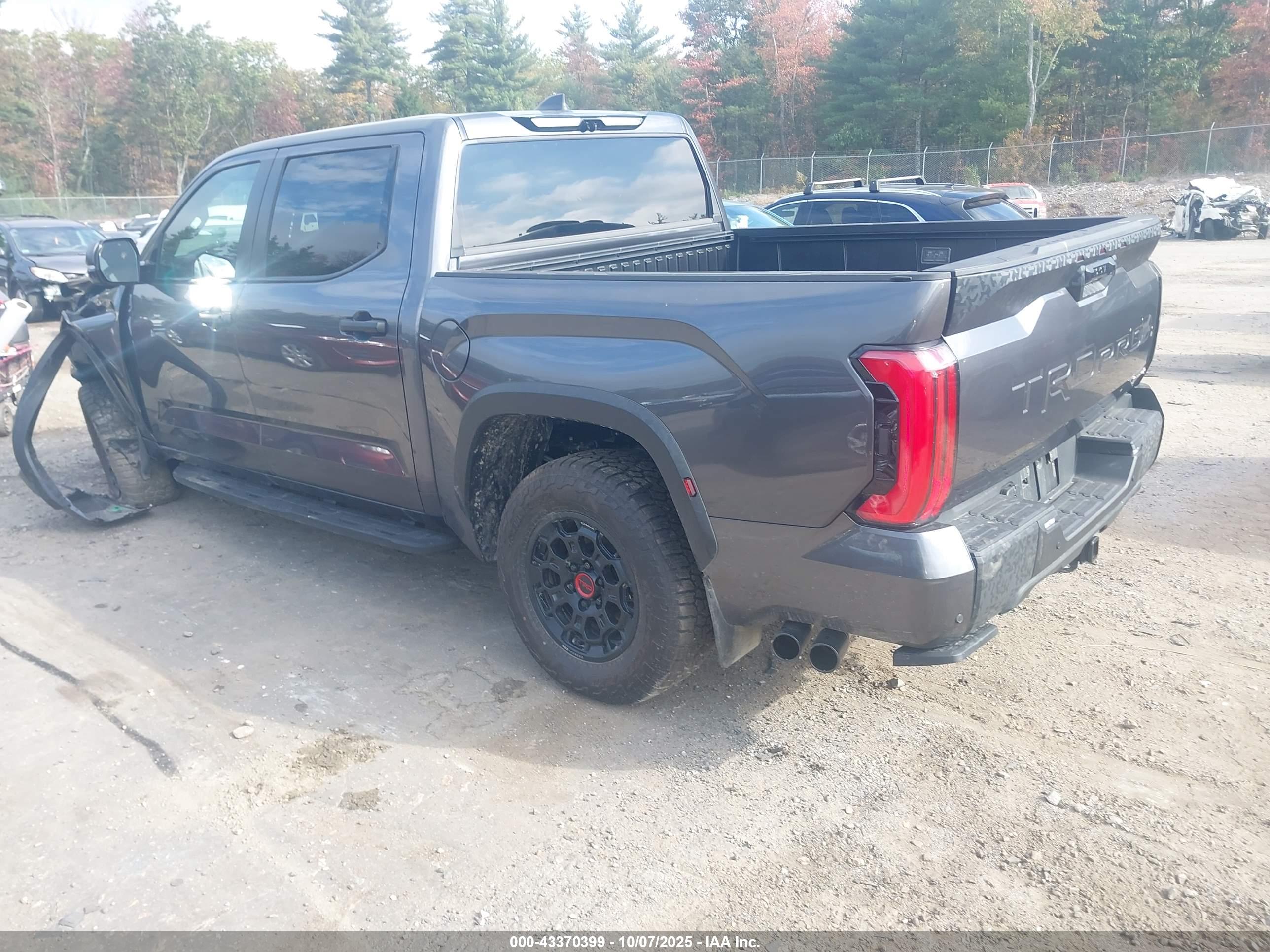TOYOTA TUNDRA image 3
