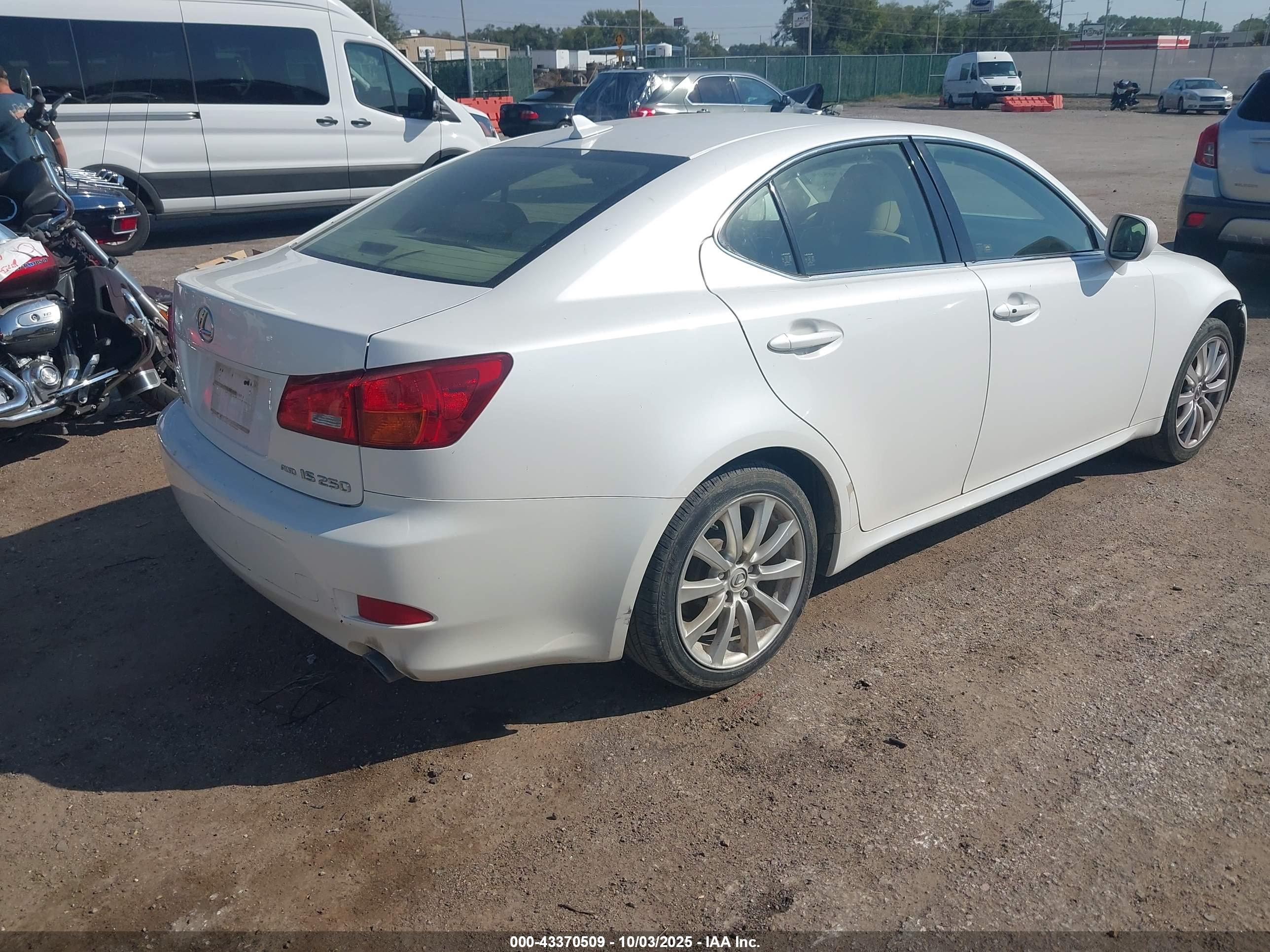 LEXUS IS image 4