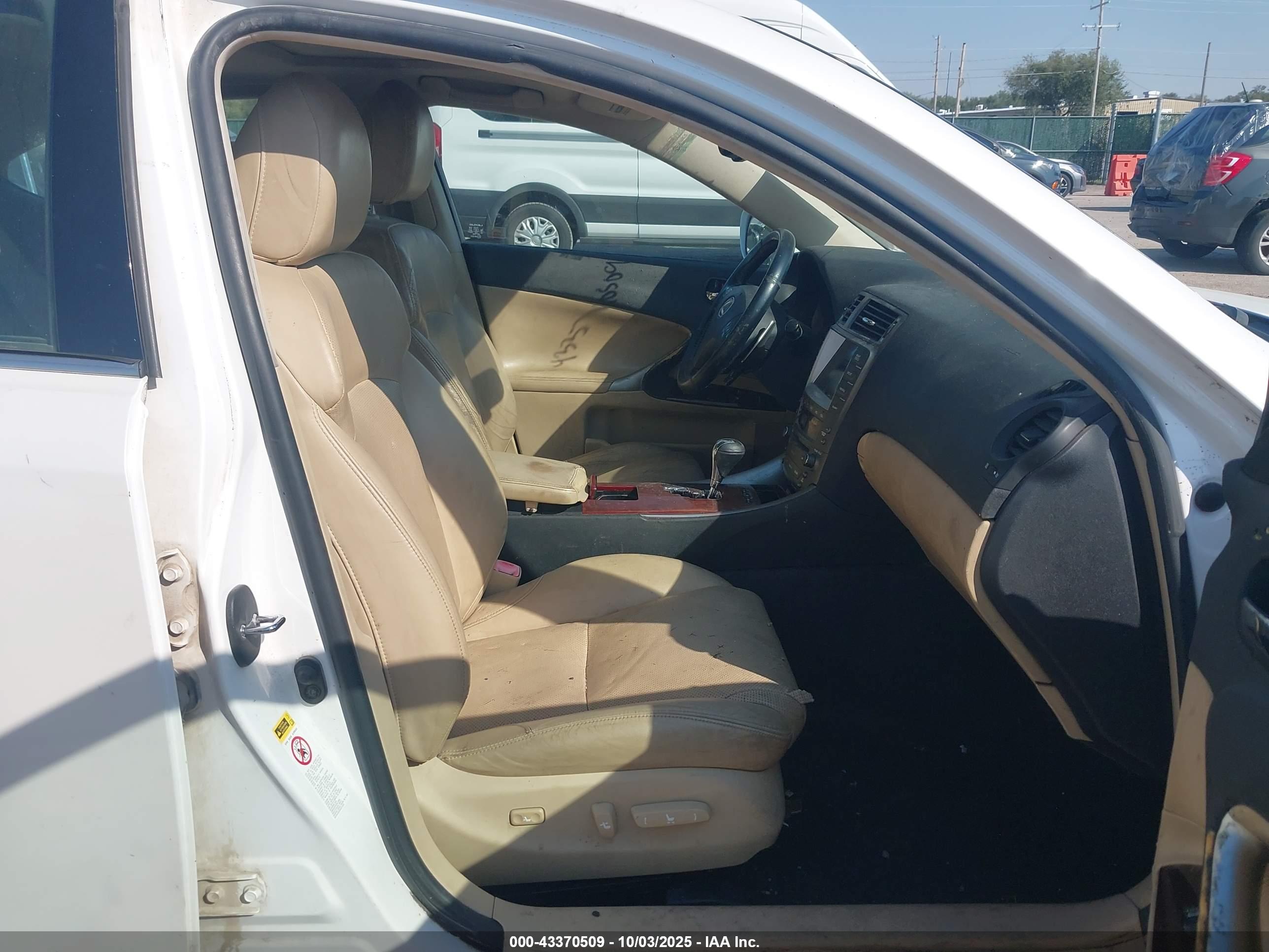 LEXUS IS image 5