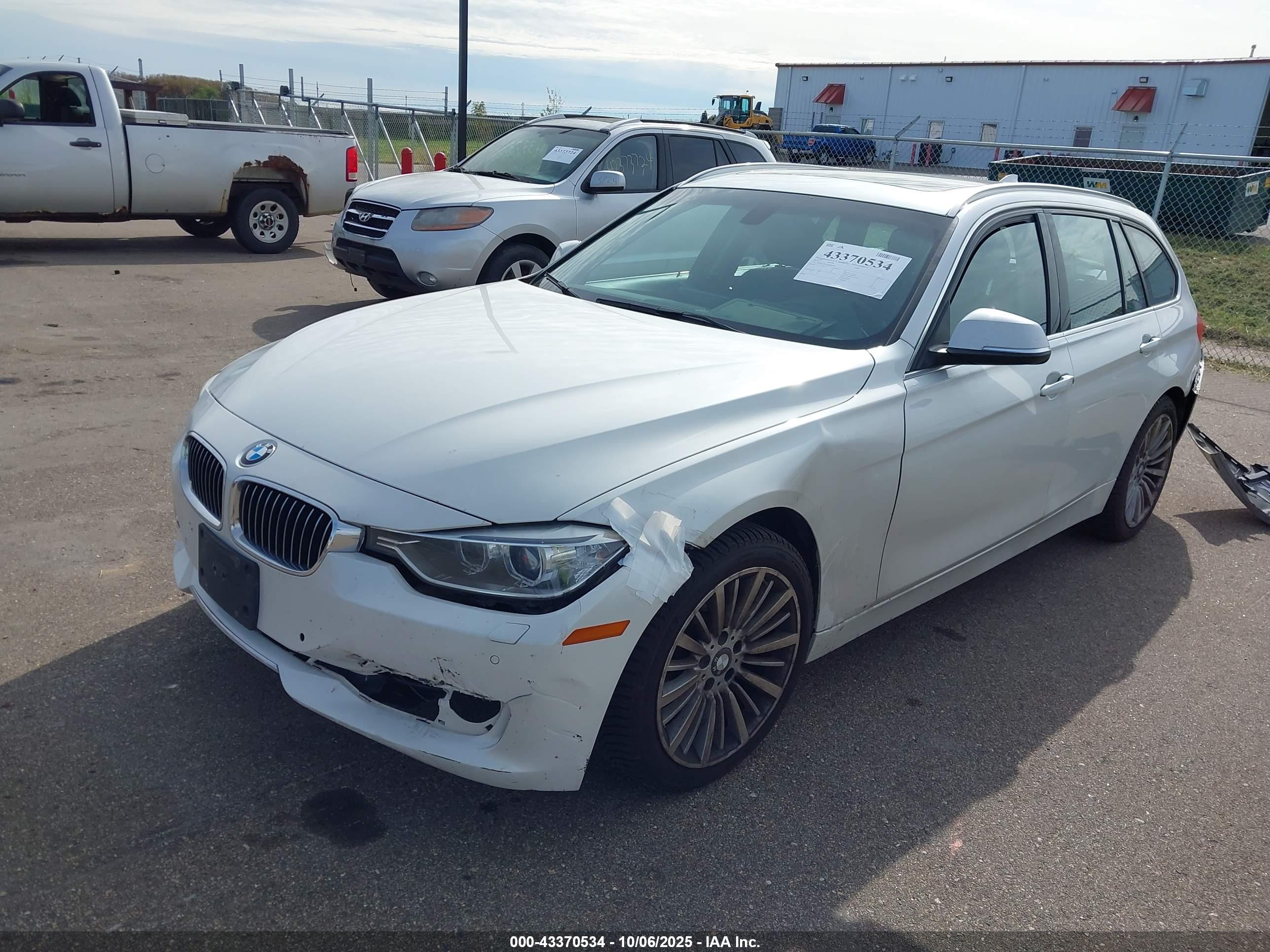 BMW 328I image 2