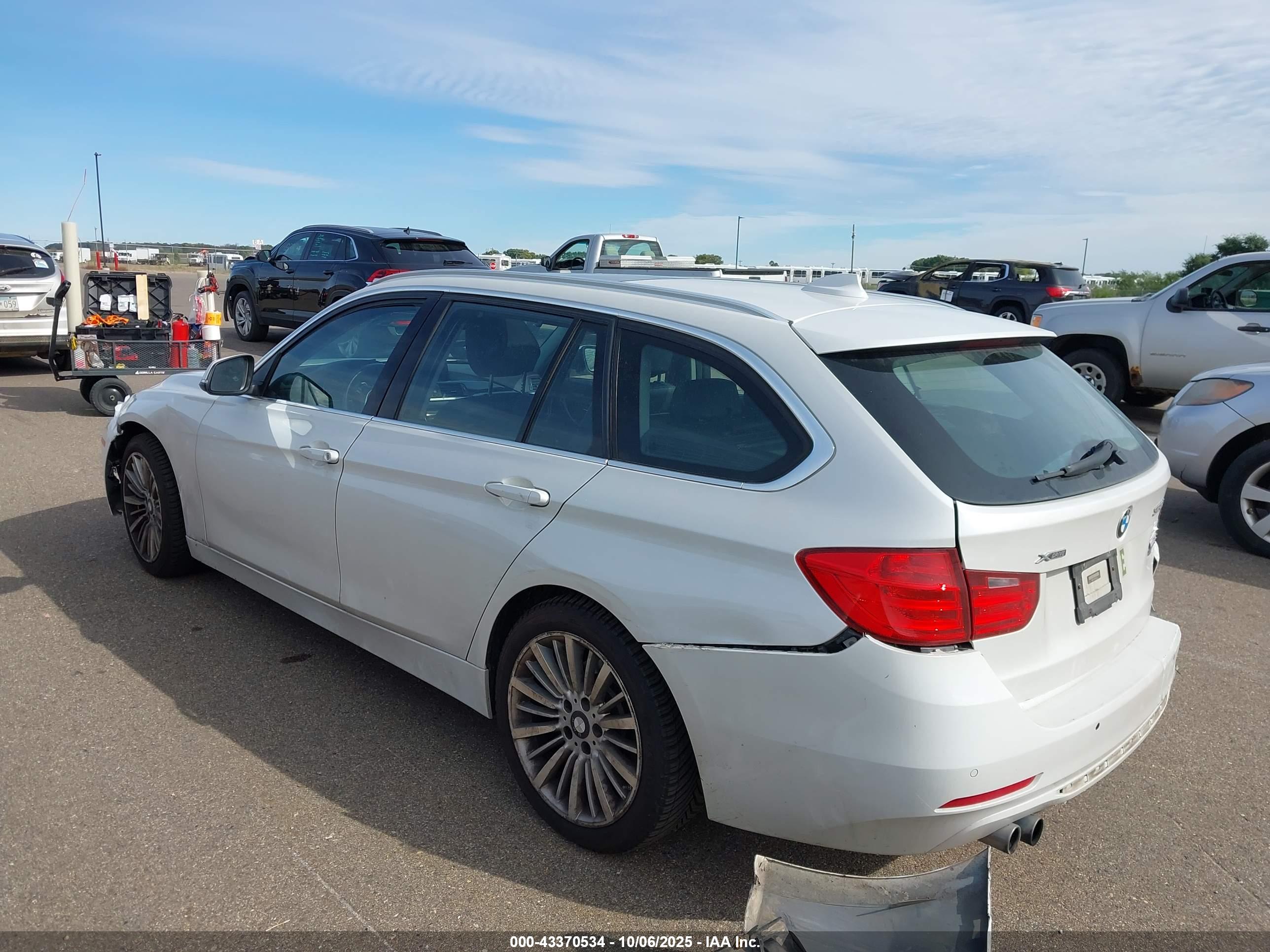 BMW 328I image 3