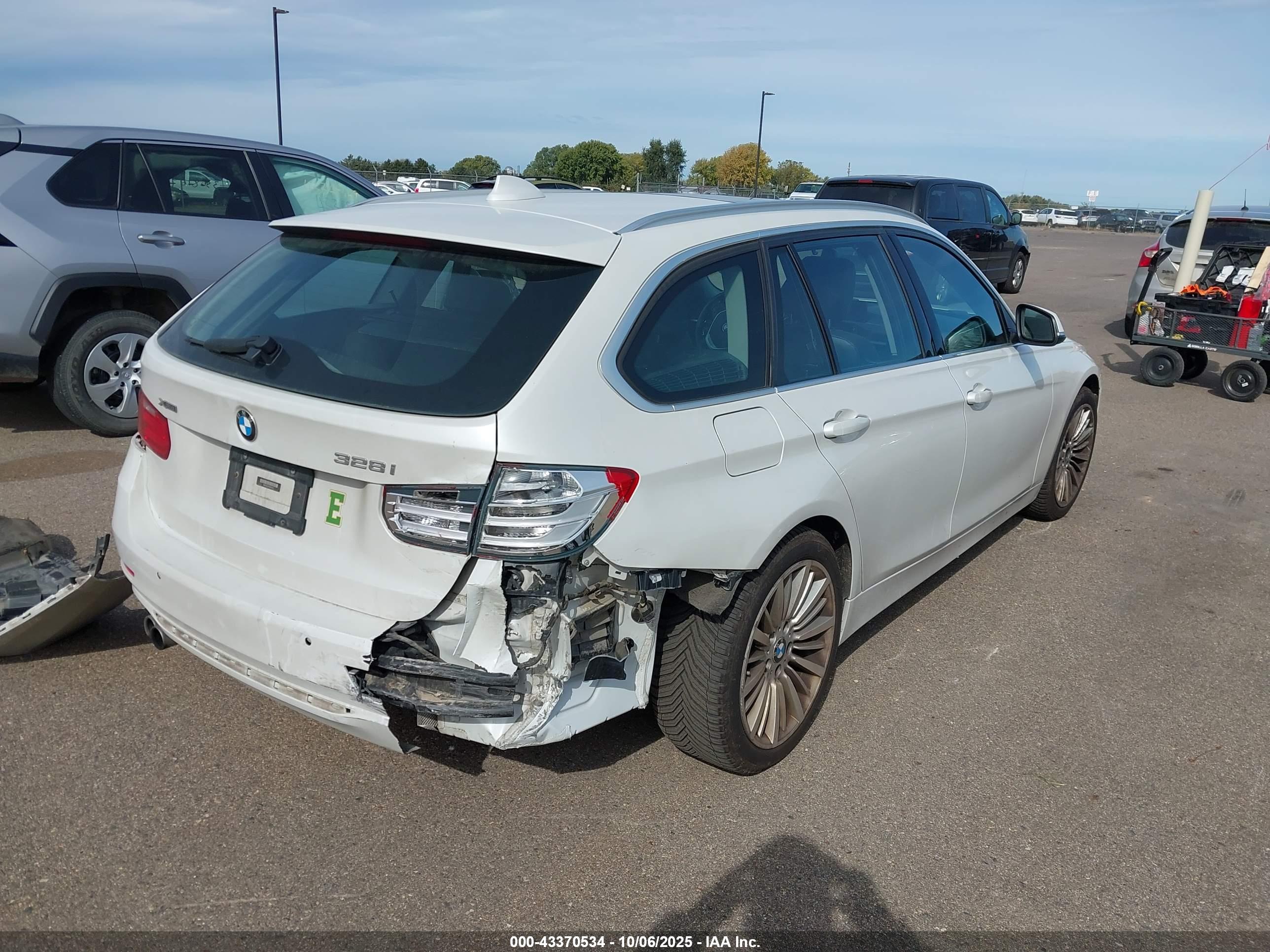 BMW 328I image 4