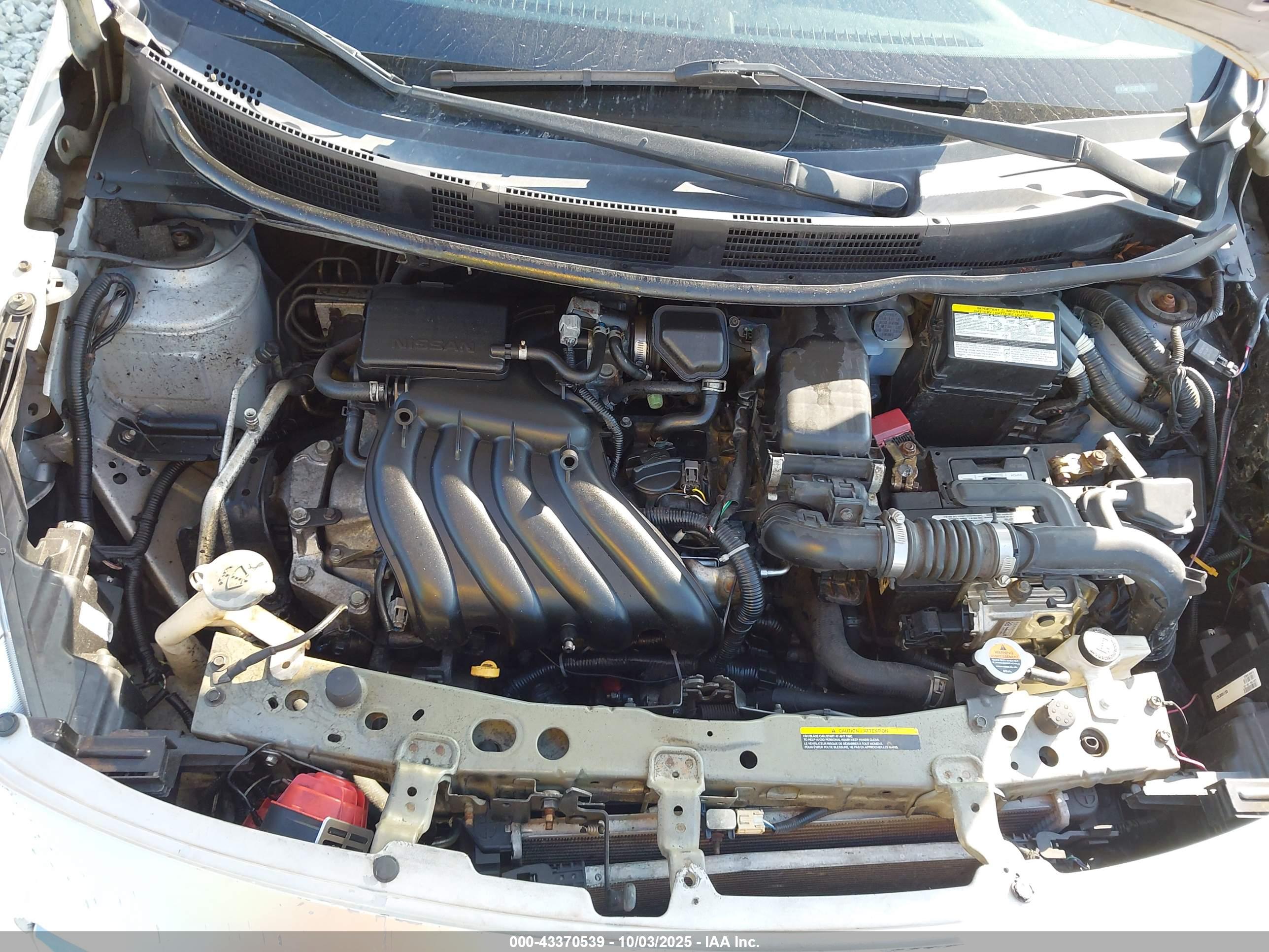 NISSAN VERSA image 10